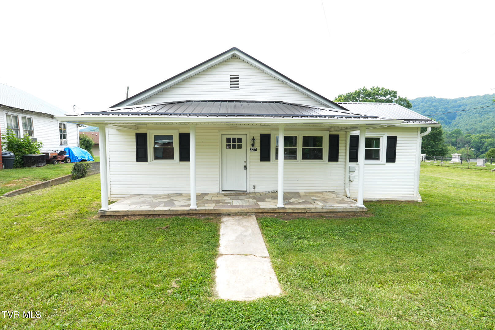 327 Walnut Street — photo