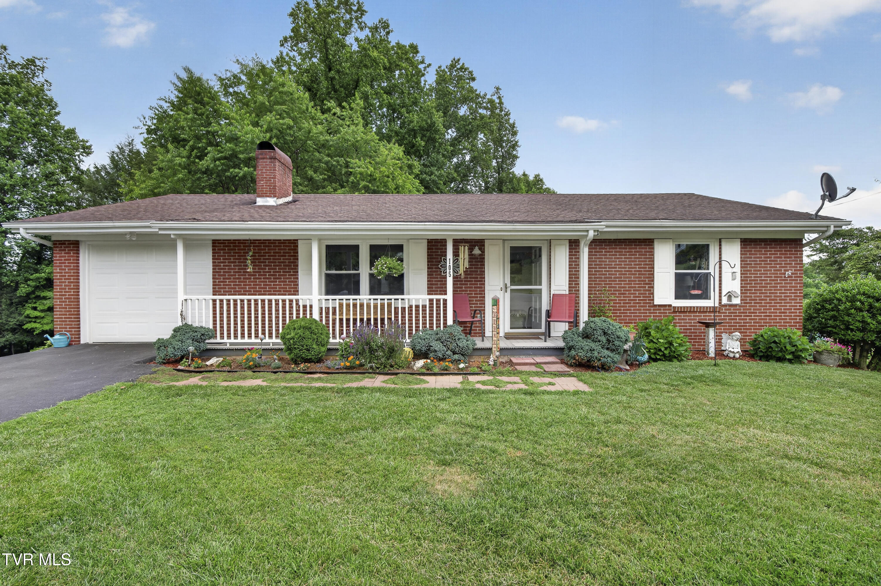 105 Cedar Lane — photo