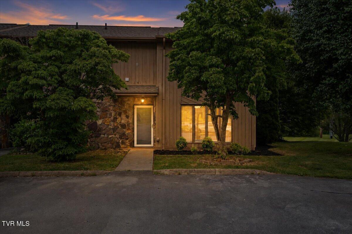 660 Fox Meadow Road Apt 8 — photo