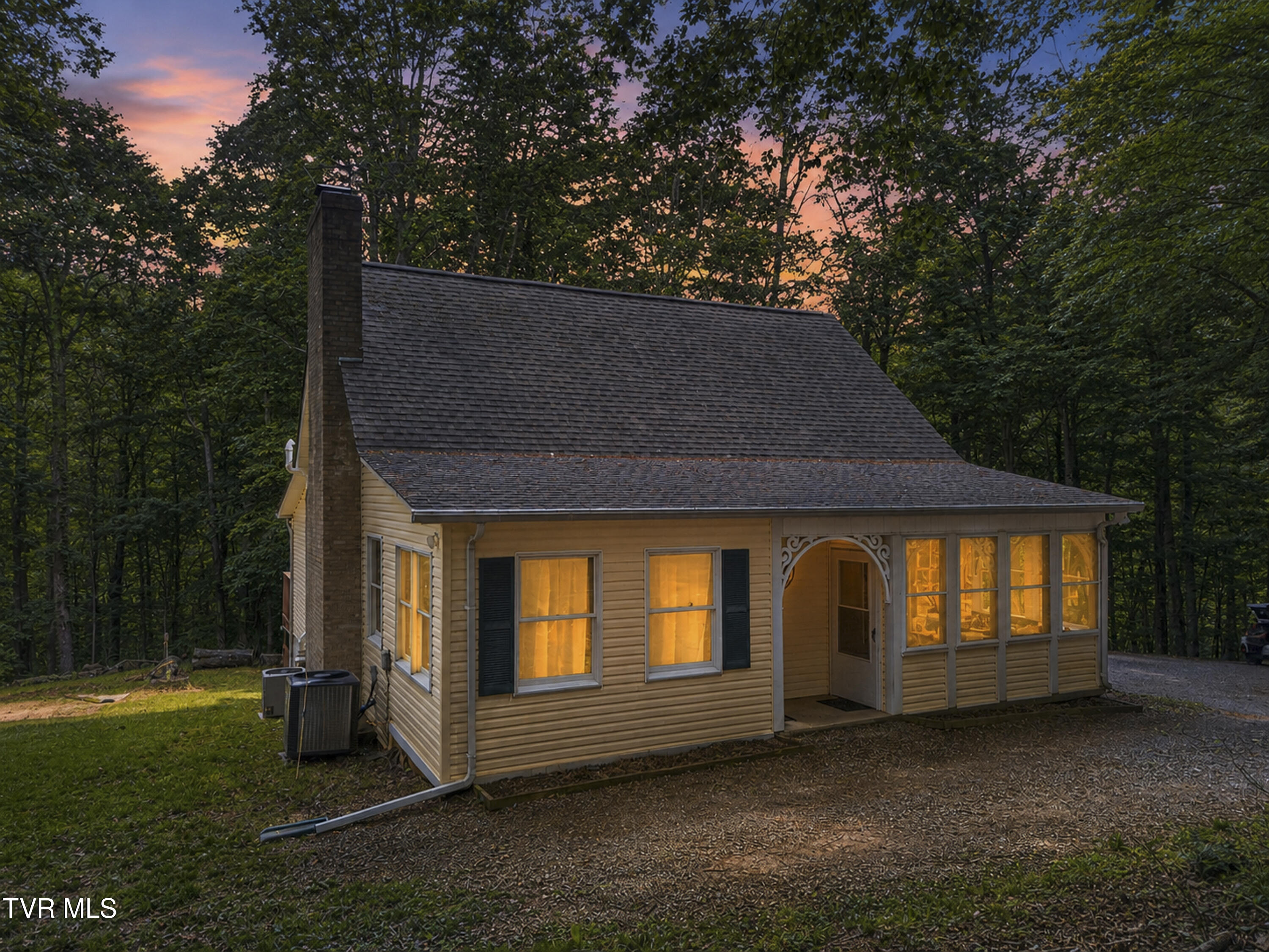 12034 Waterhouse Lane — photo