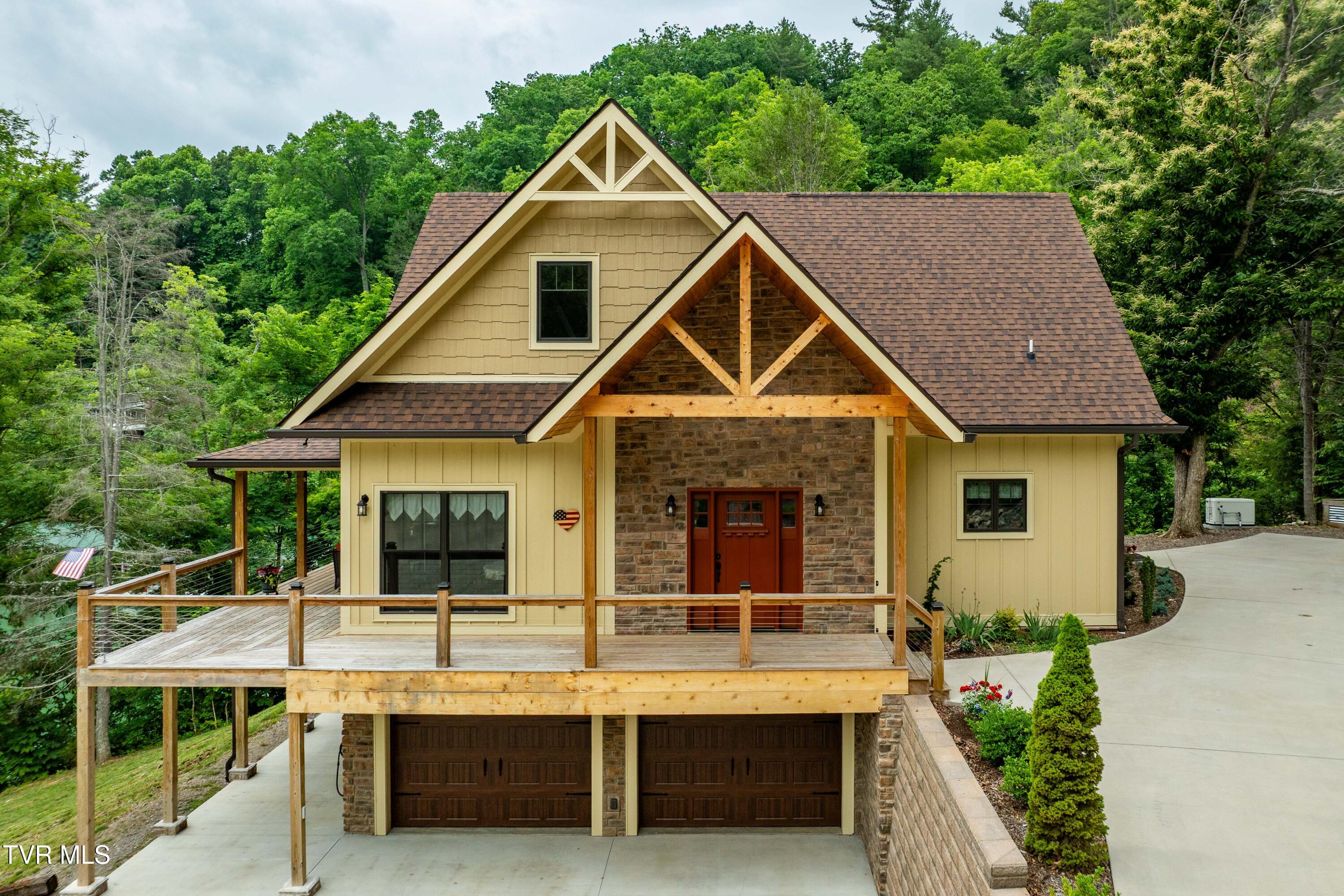 175 Lakeside Drive — photo