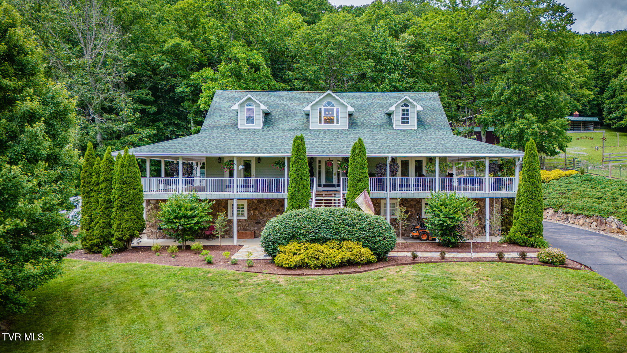 1008 Holly Meadow Road — photo