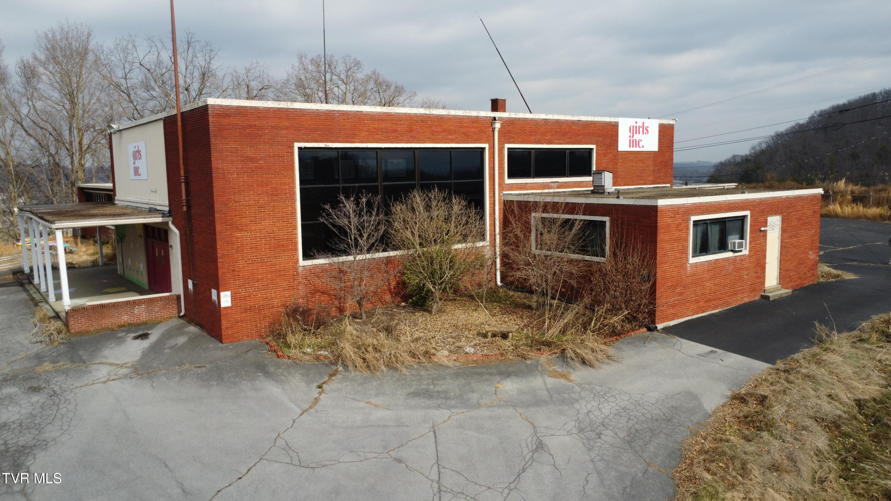 227 Library Lane — photo