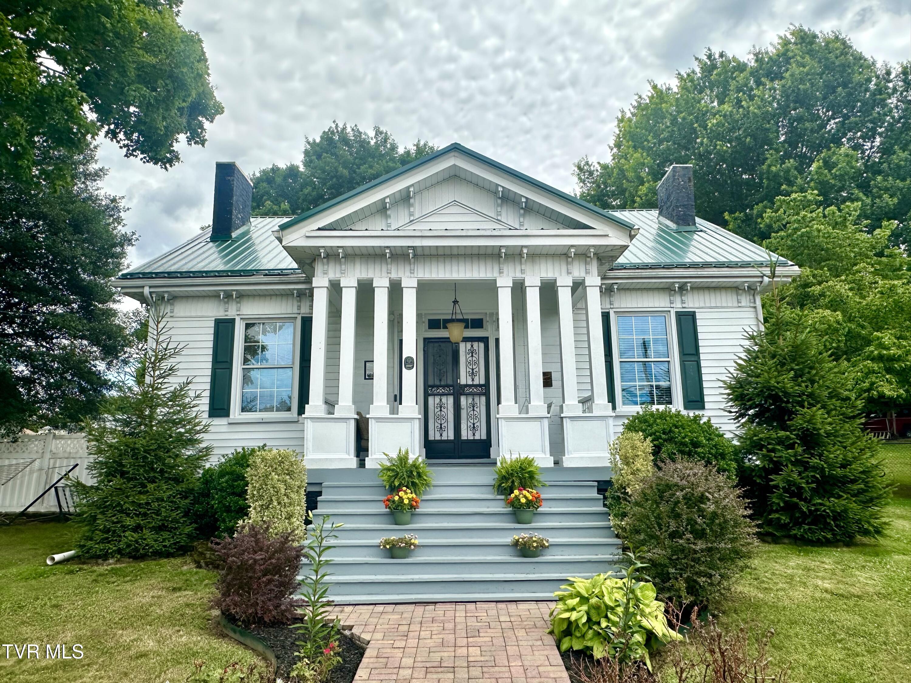 212 Main Street — photo