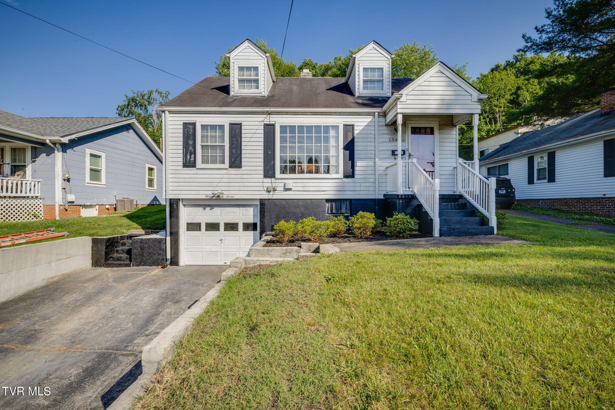 1347 Warpath Drive — photo