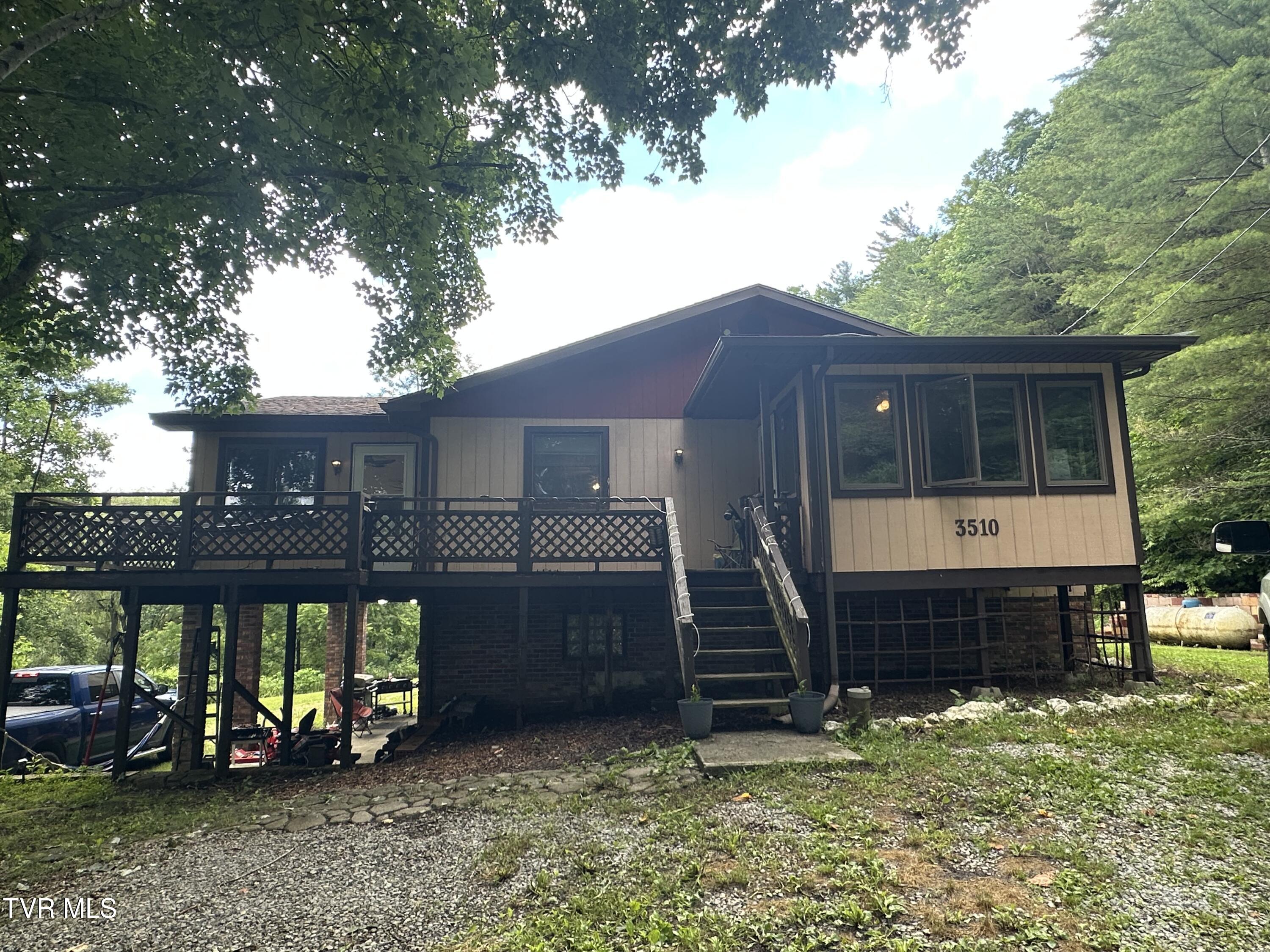 3510 Goldfinch Lane — photo