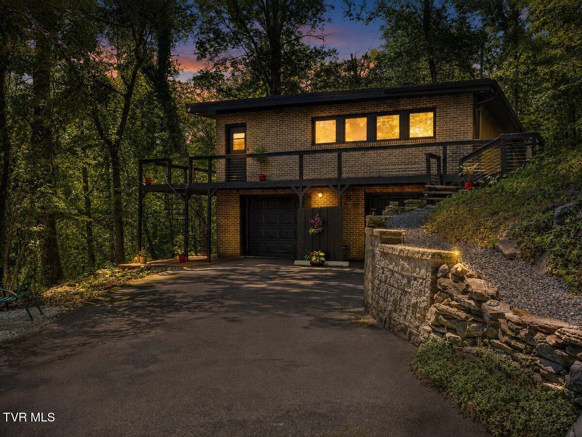 2 Wanee Court — photo