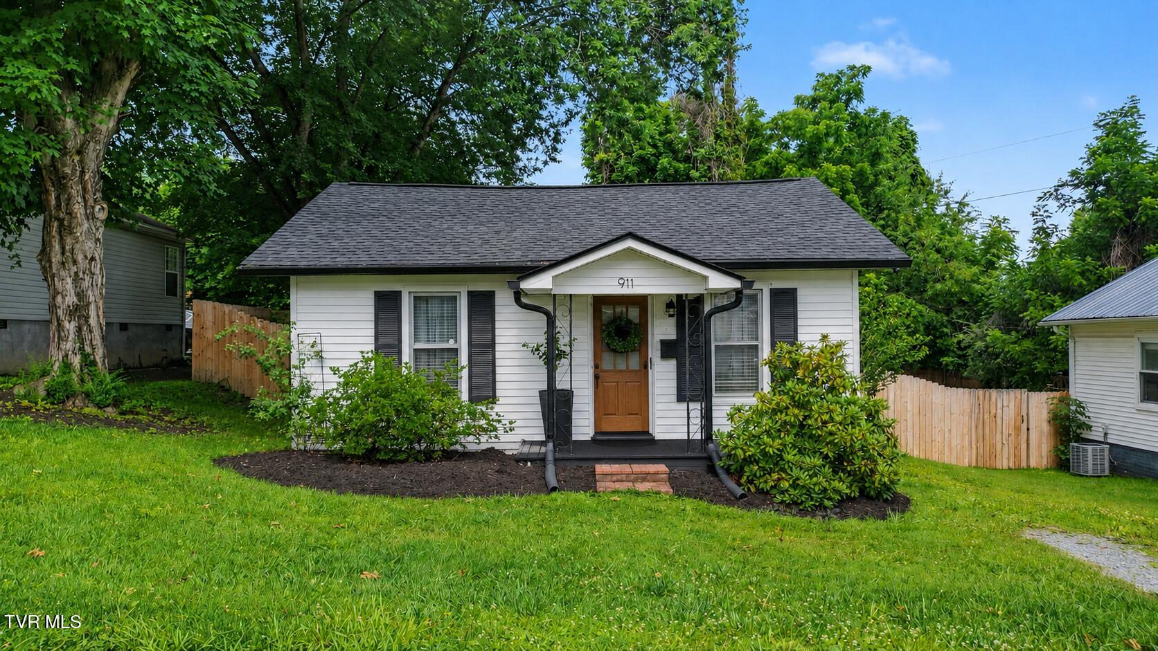 911 Sells Avenue — photo