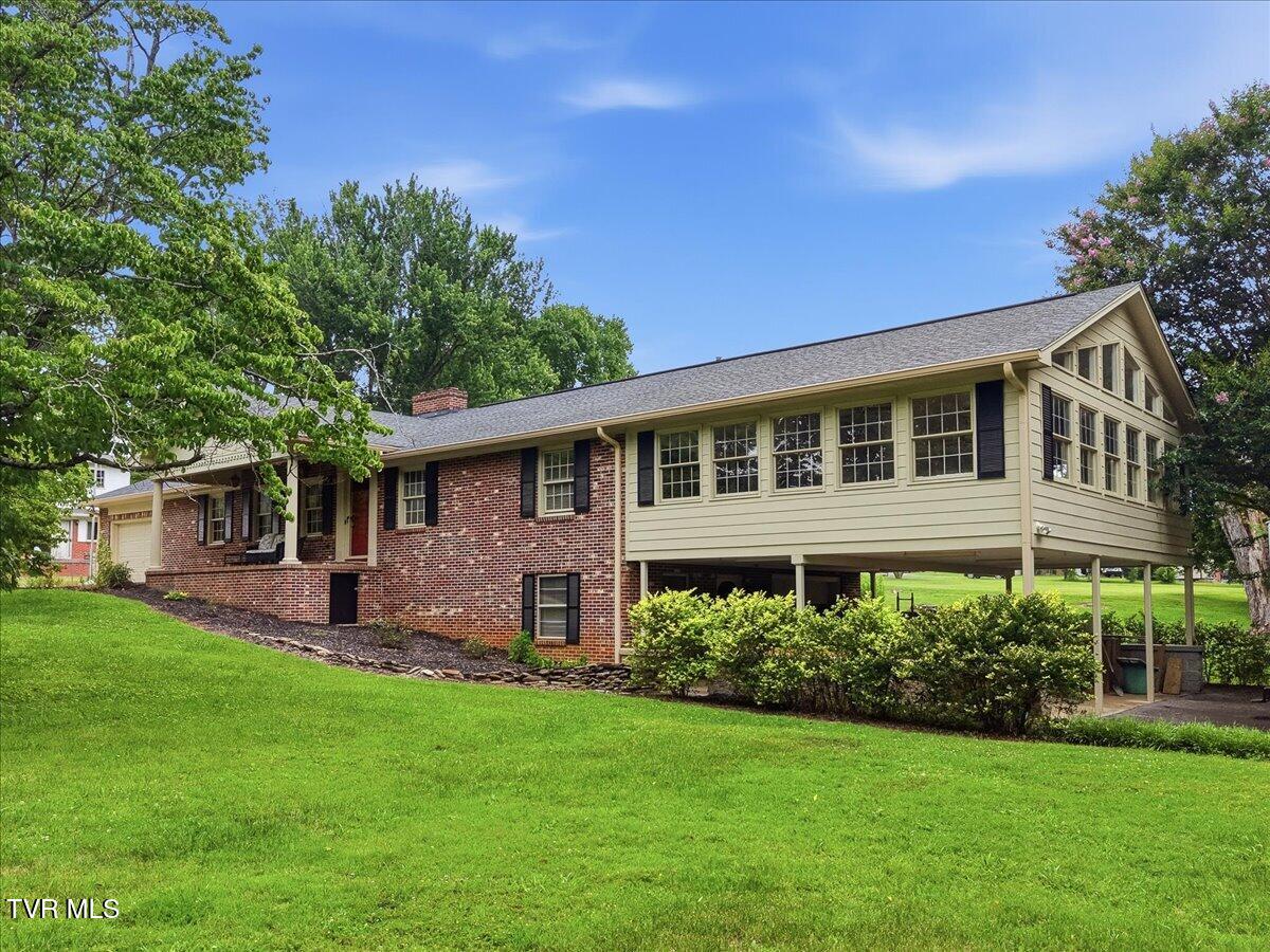404 Cowan Drive — photo