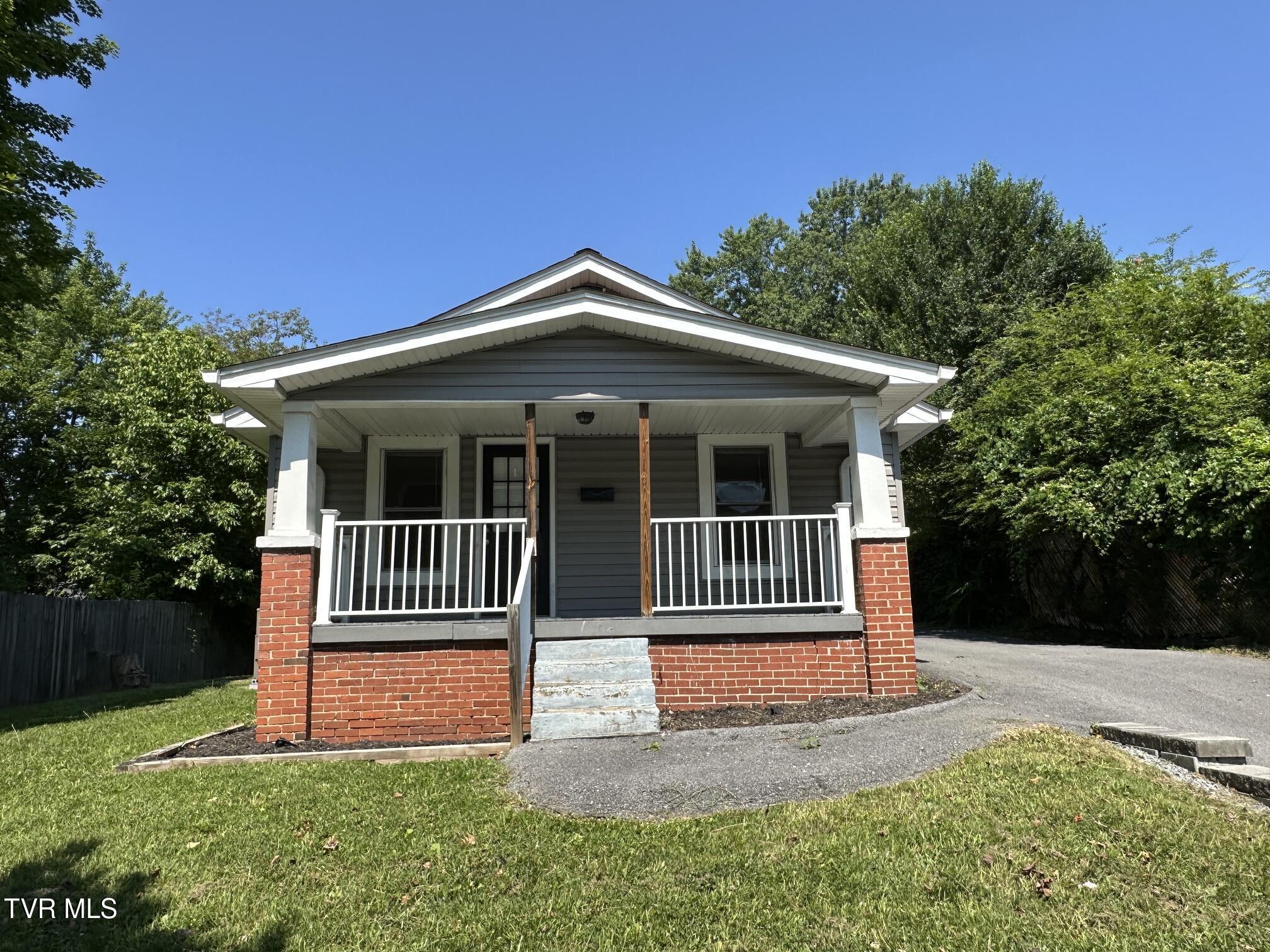 2712 Fort Henry Drive — photo