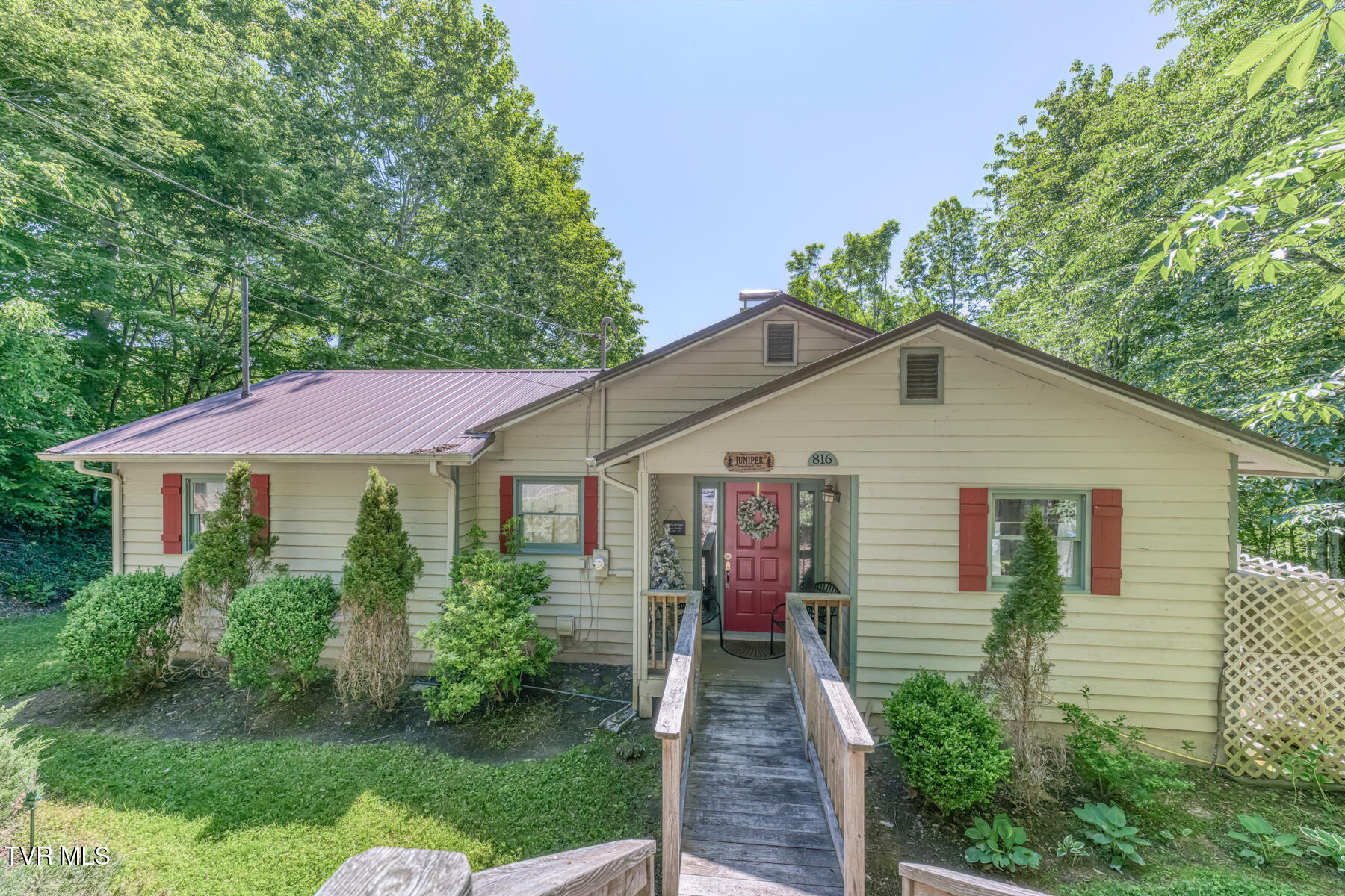 816 Hemlock Drive — photo