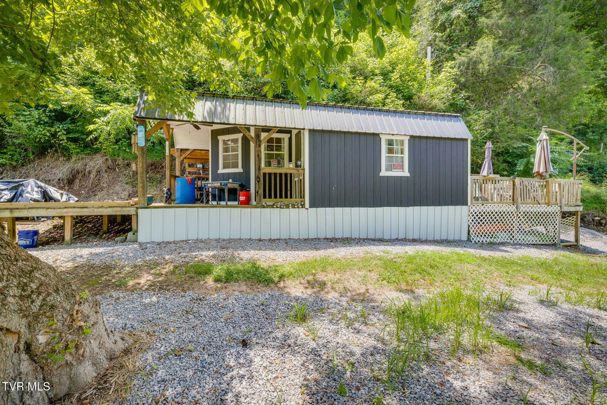 2579 Waters Edge Road — photo