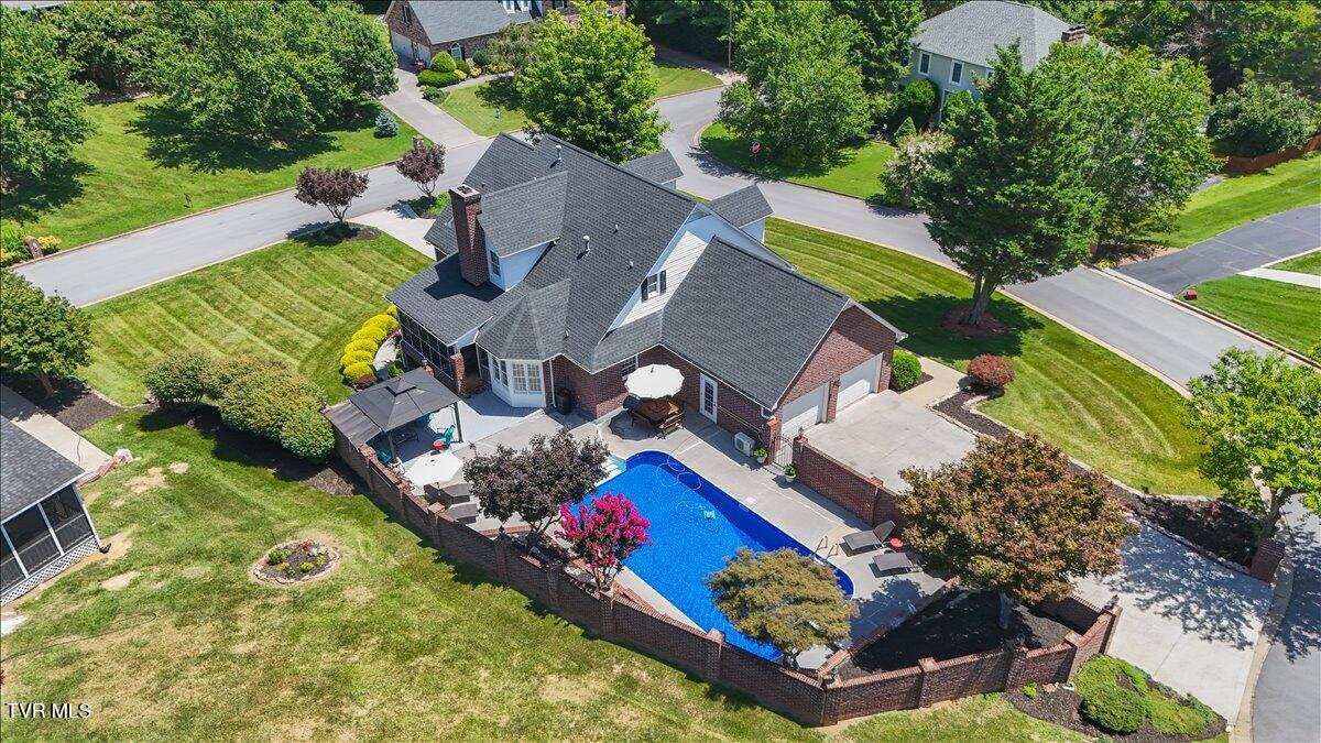 1 Emerald Court — photo