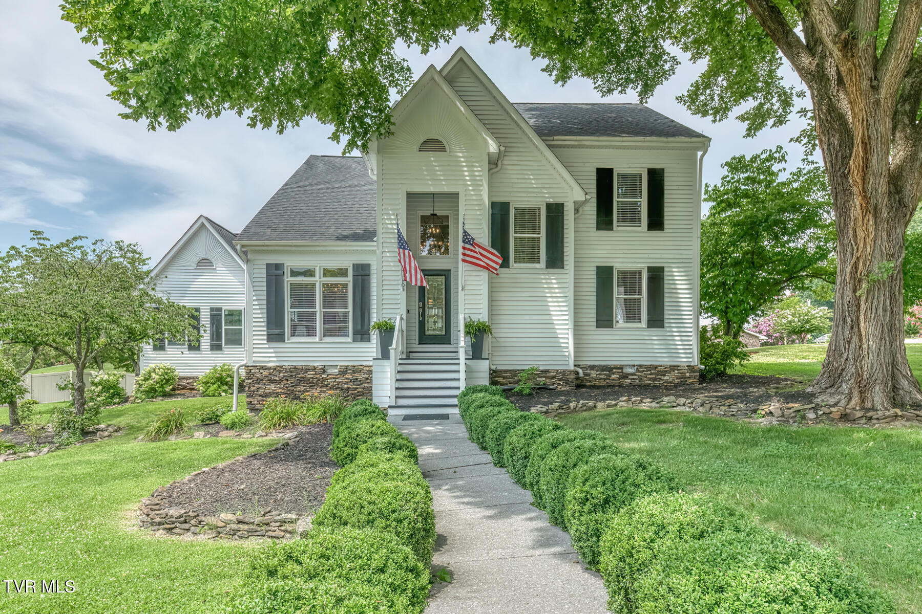 106 Woodbriar Drive — photo