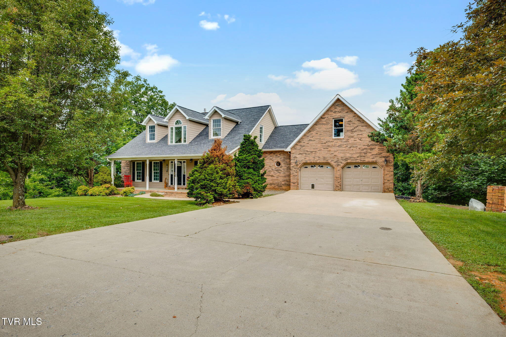 512 Wood View Court — photo