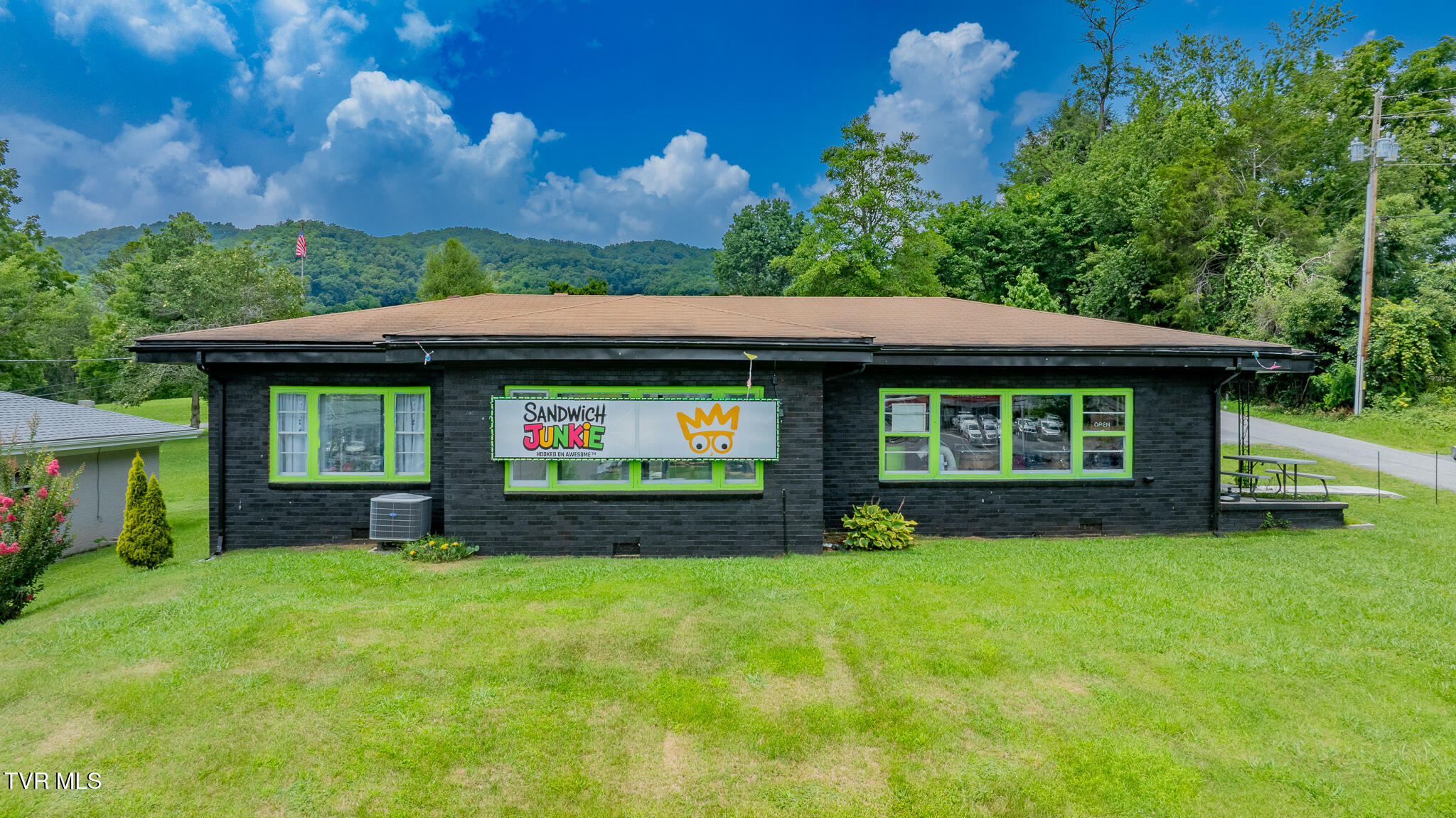 1840 Volunteer Parkway — photo
