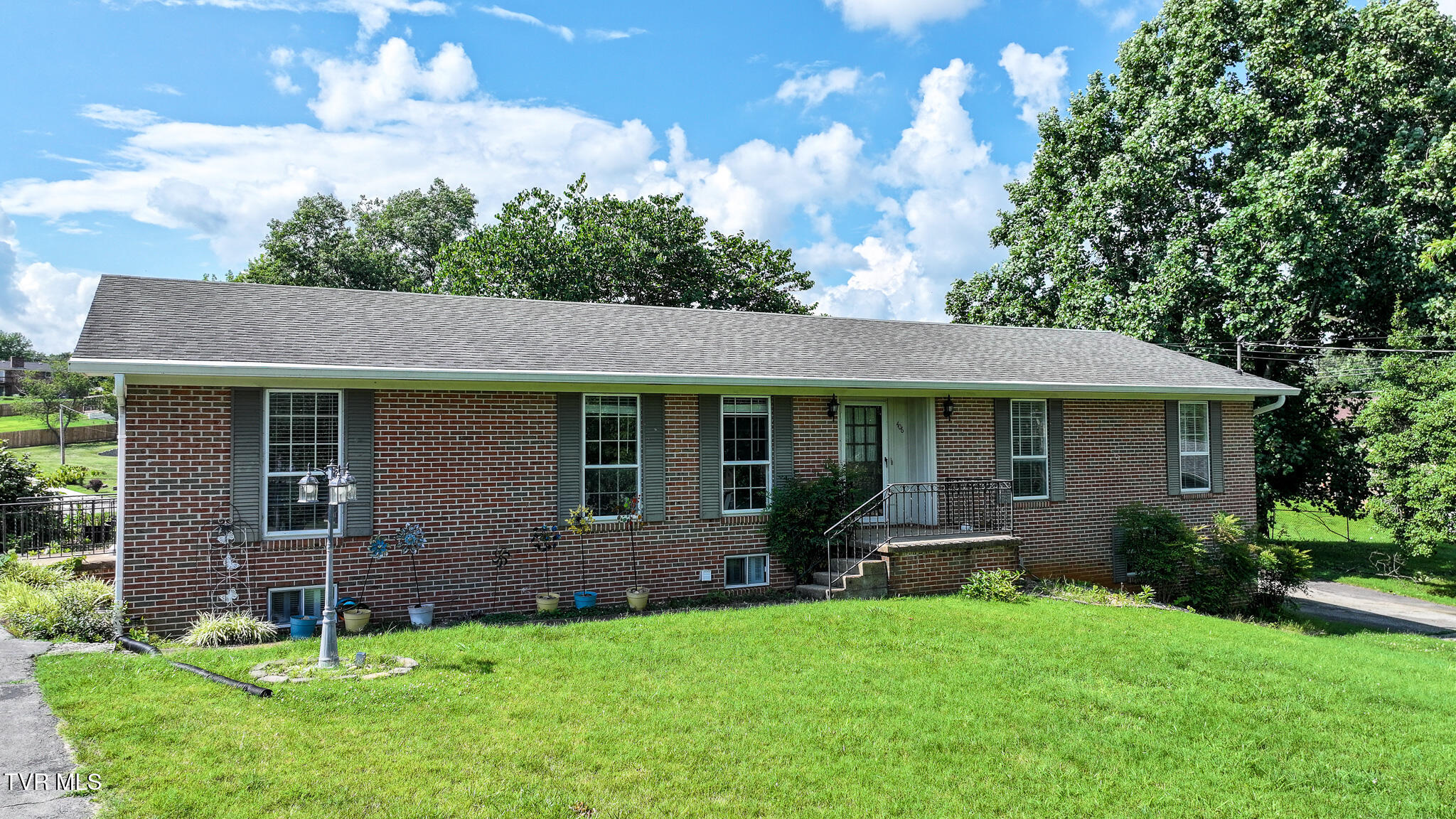 406 Oriole Drive — photo