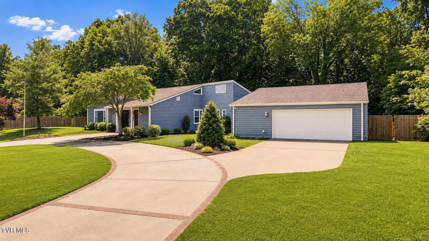 1333 Dupont Drive — photo