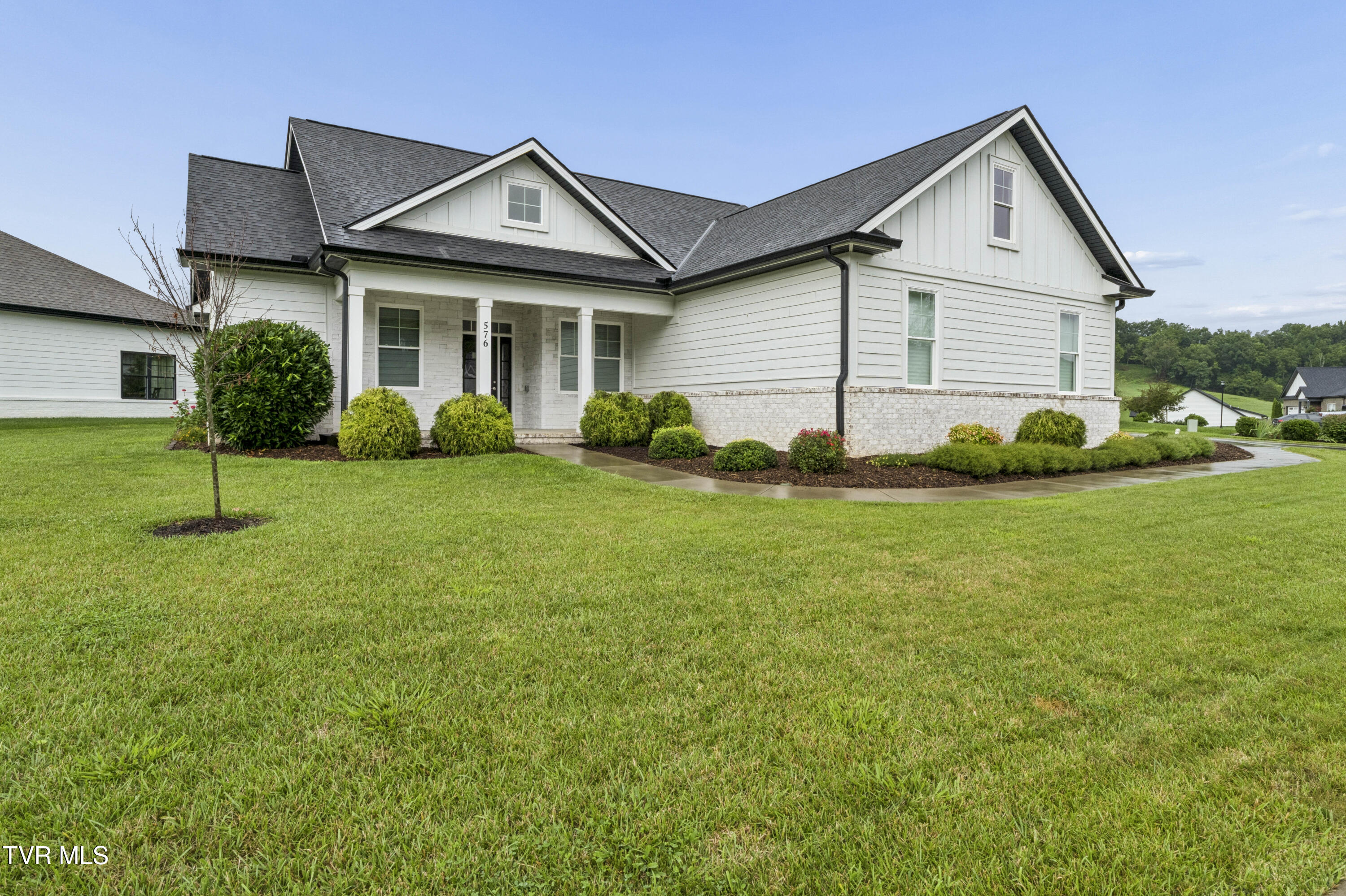 576 Gardenia Drive — photo