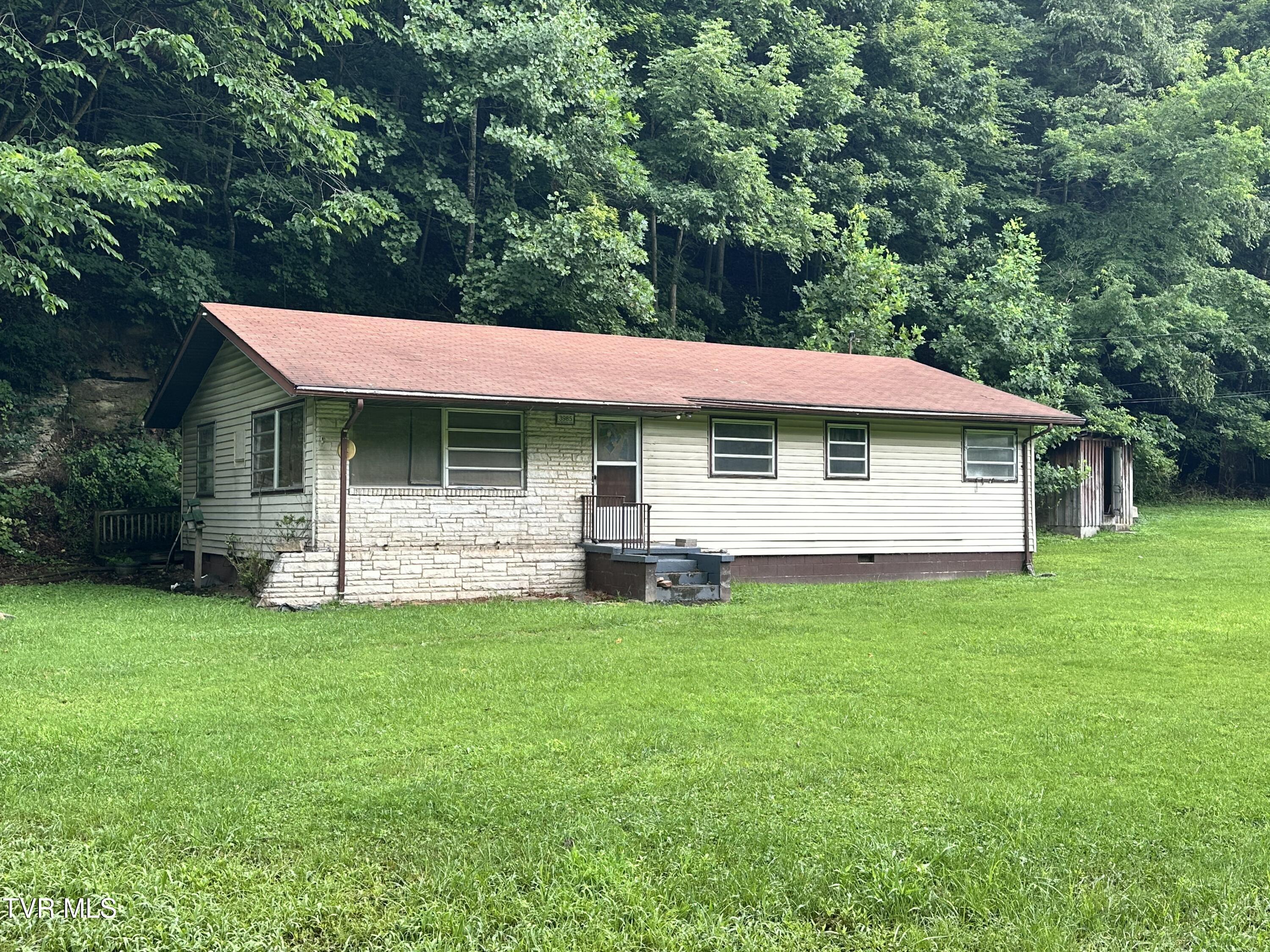 3985 Dickenson Highway — photo