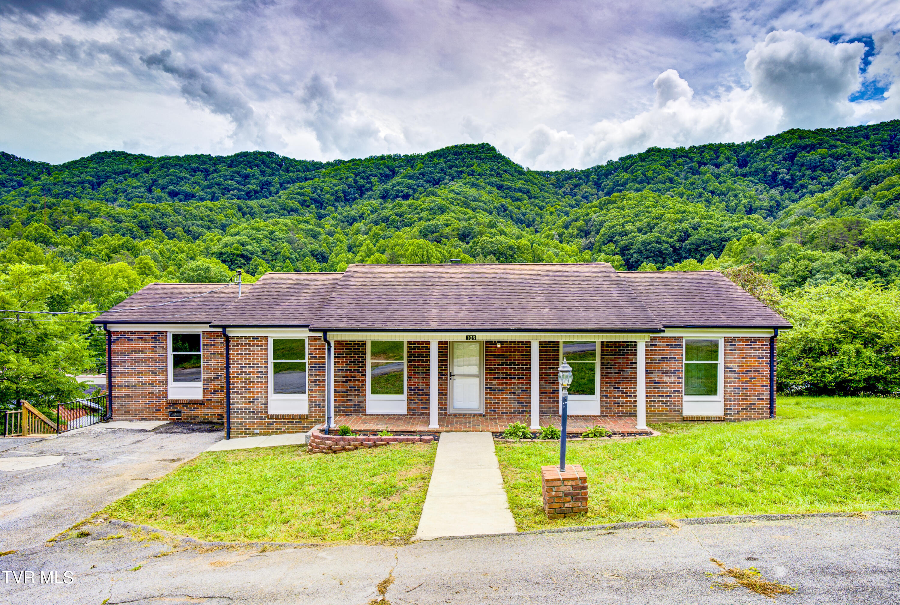 109 Benton Drive — photo