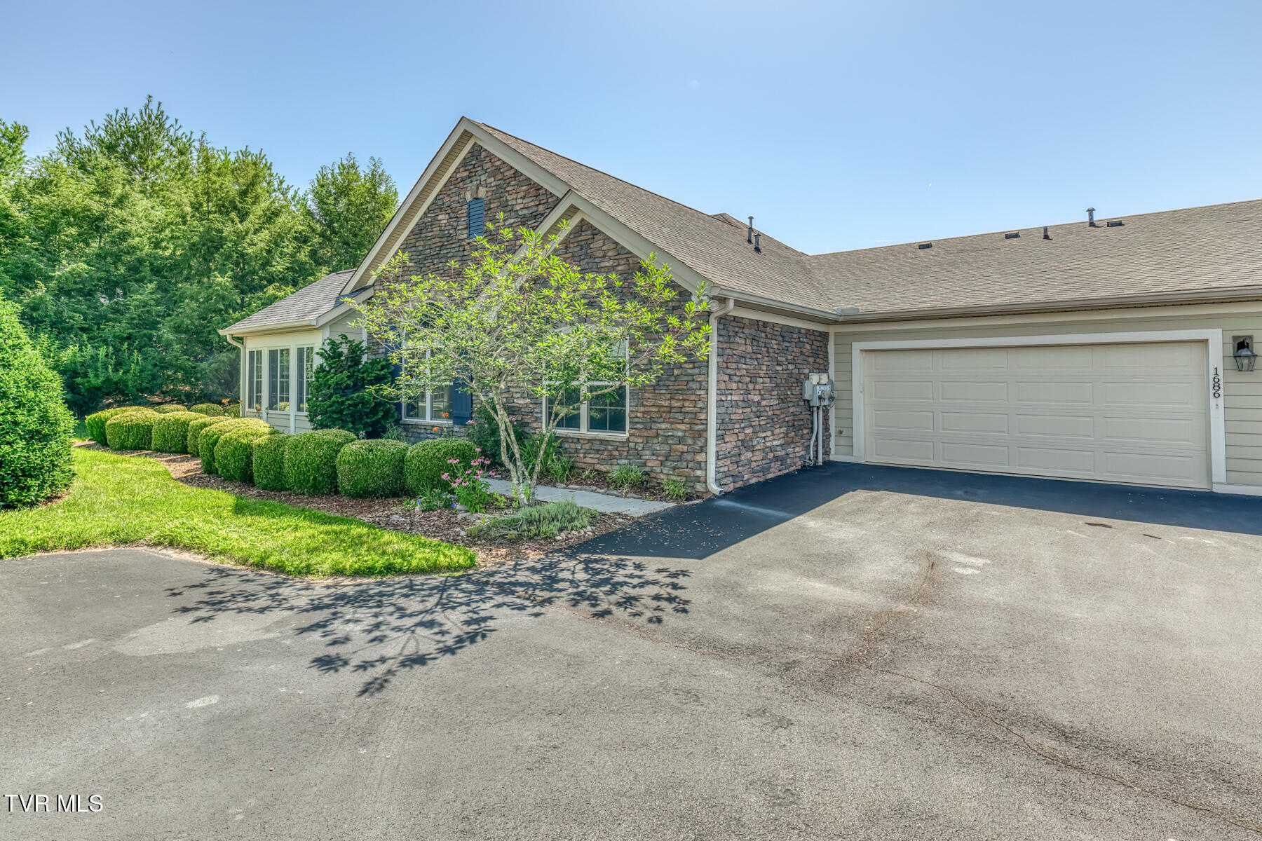 1686 Hatterdale Farm Road 7C — photo