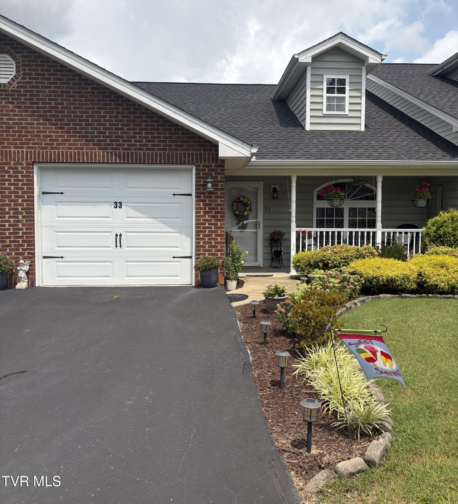 33 Sagewood Court 33 — photo