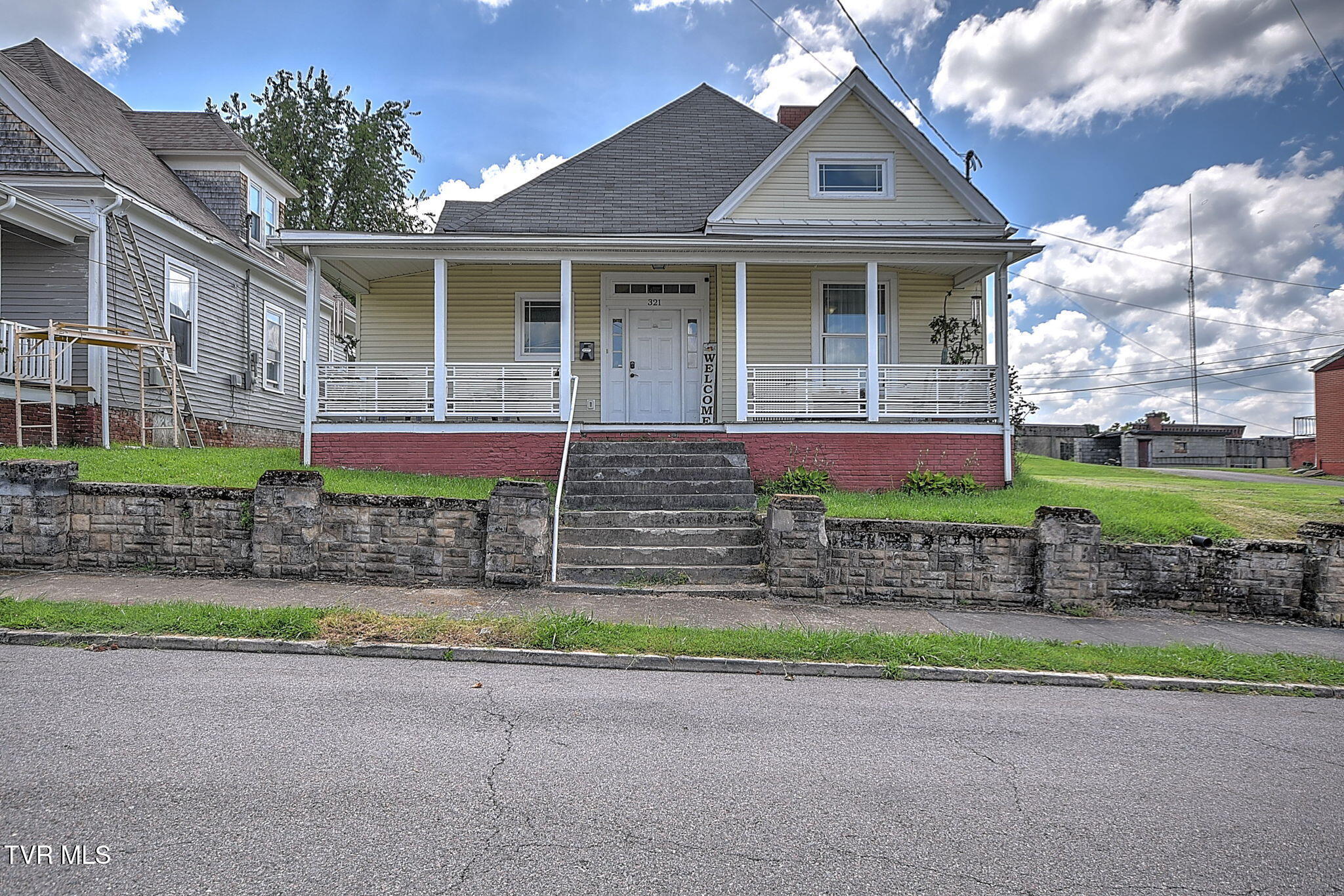 321 Lee Street — photo