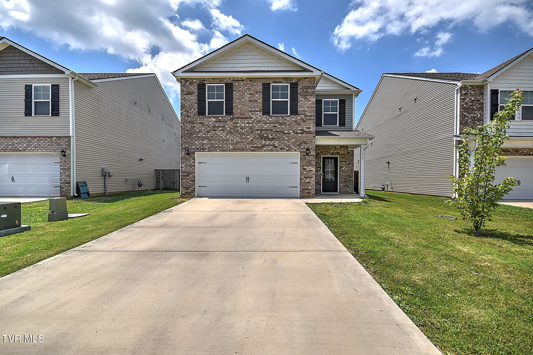 15 Garnet Court — photo