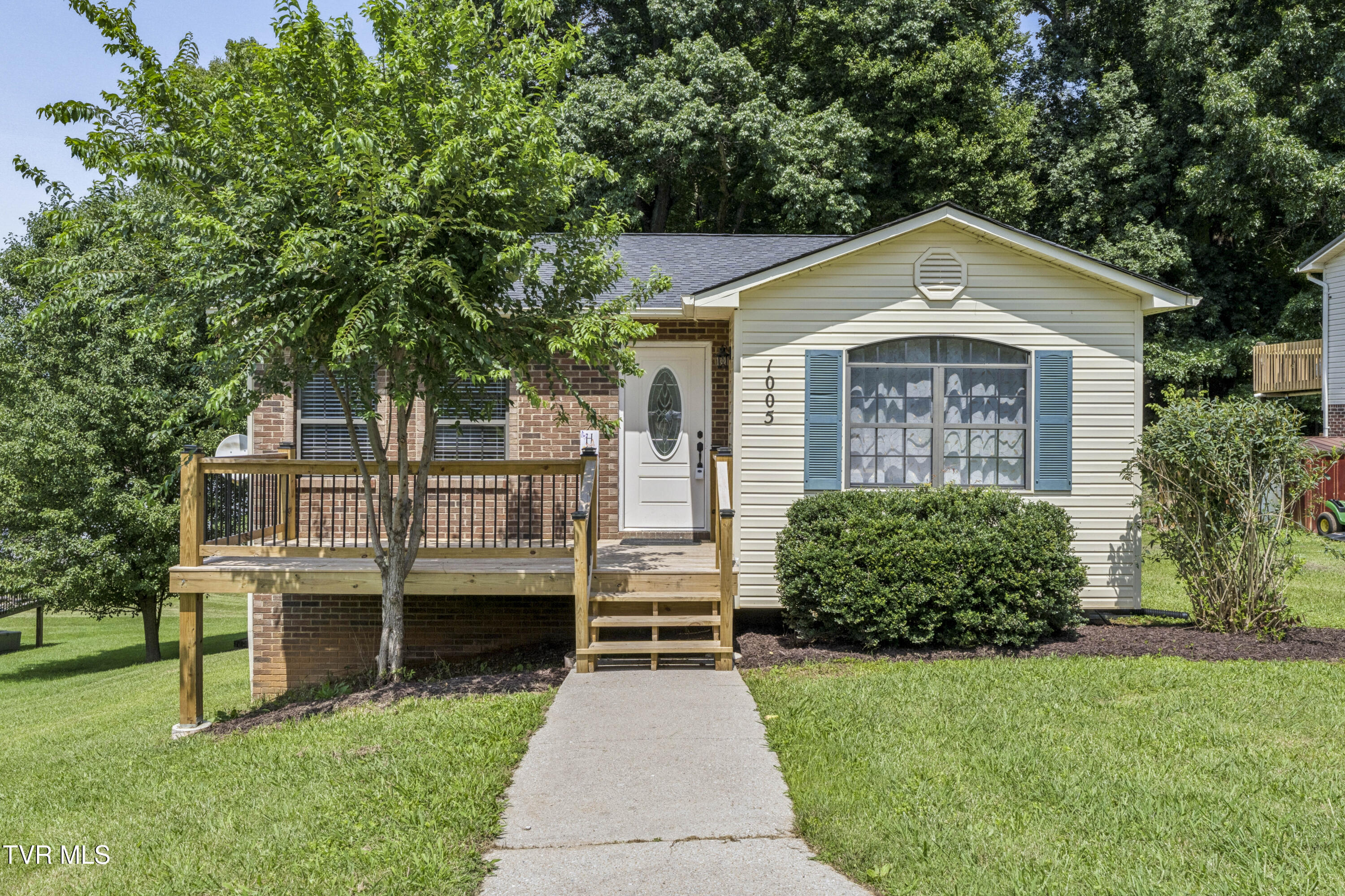1005 Phillip Drew Drive — photo