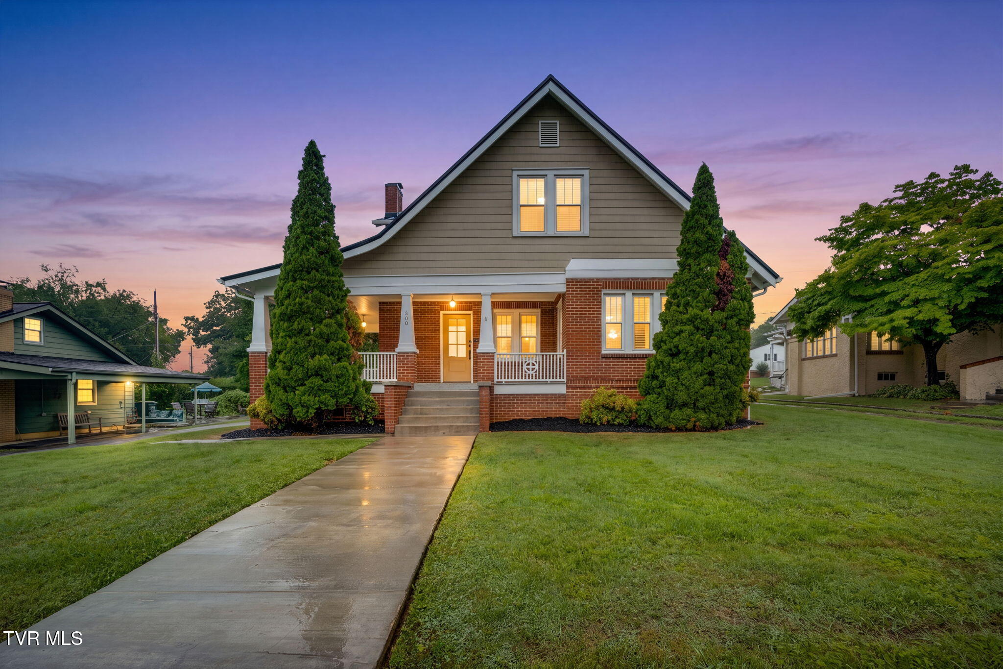 300 Daytona Place — photo
