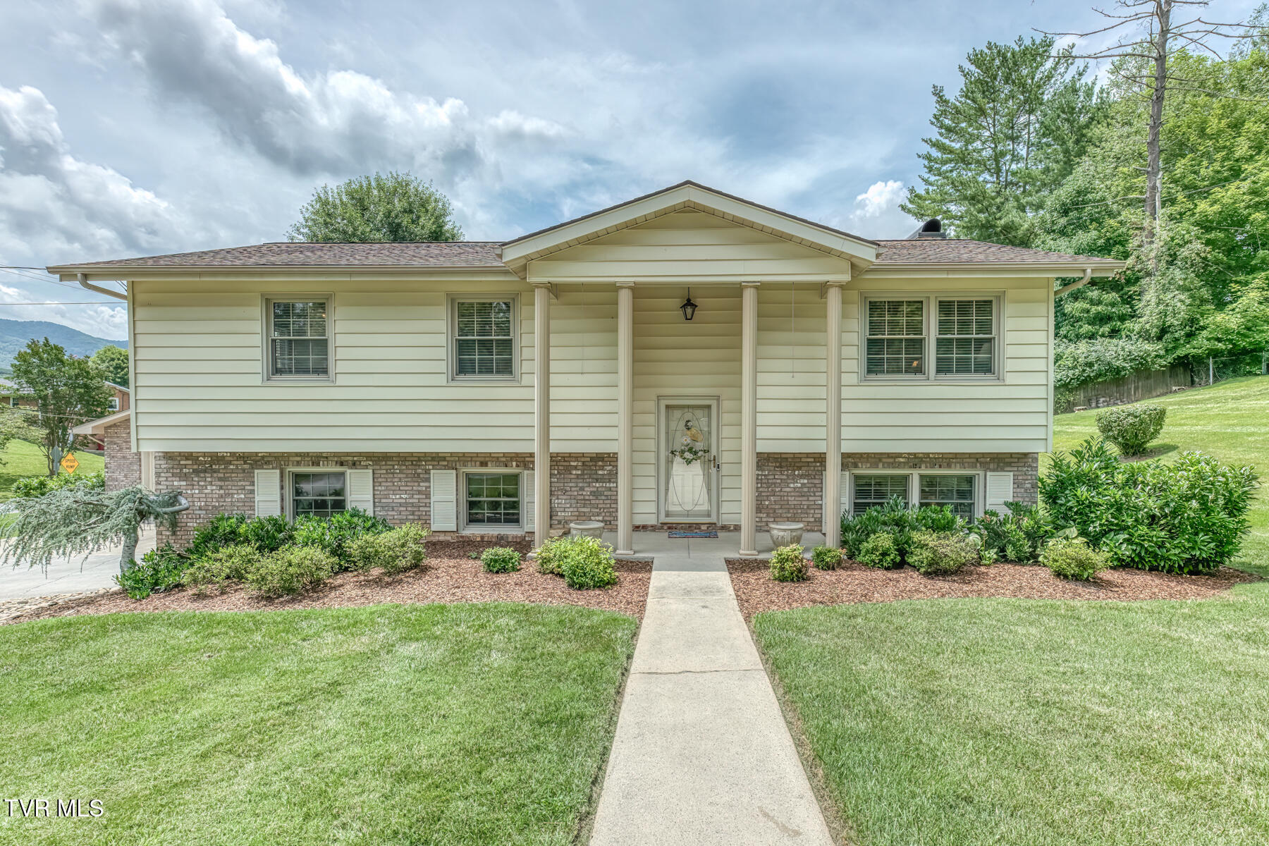6 Bridgewood Court — photo