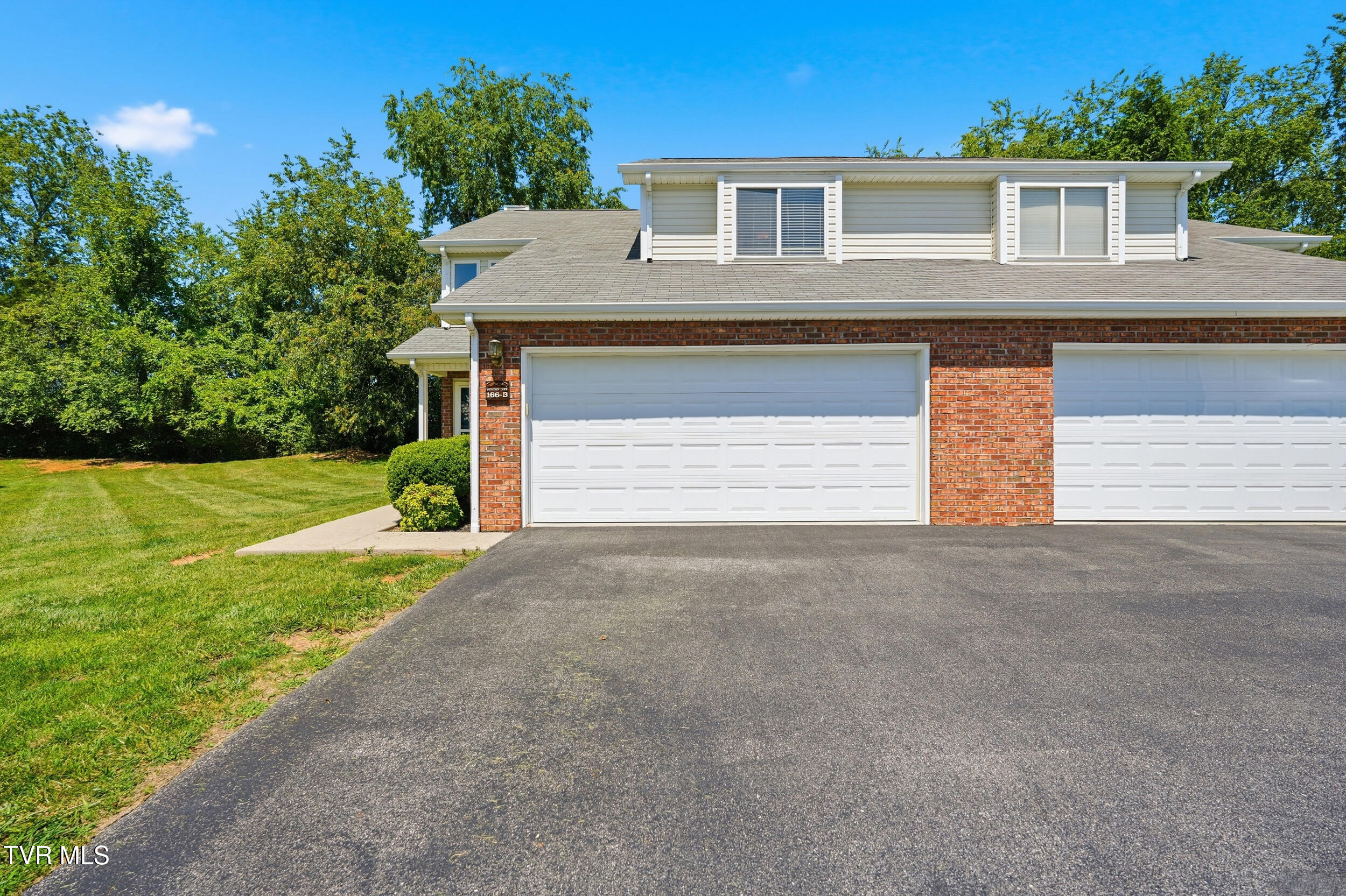 166-B Robinson Walk 166-B — photo