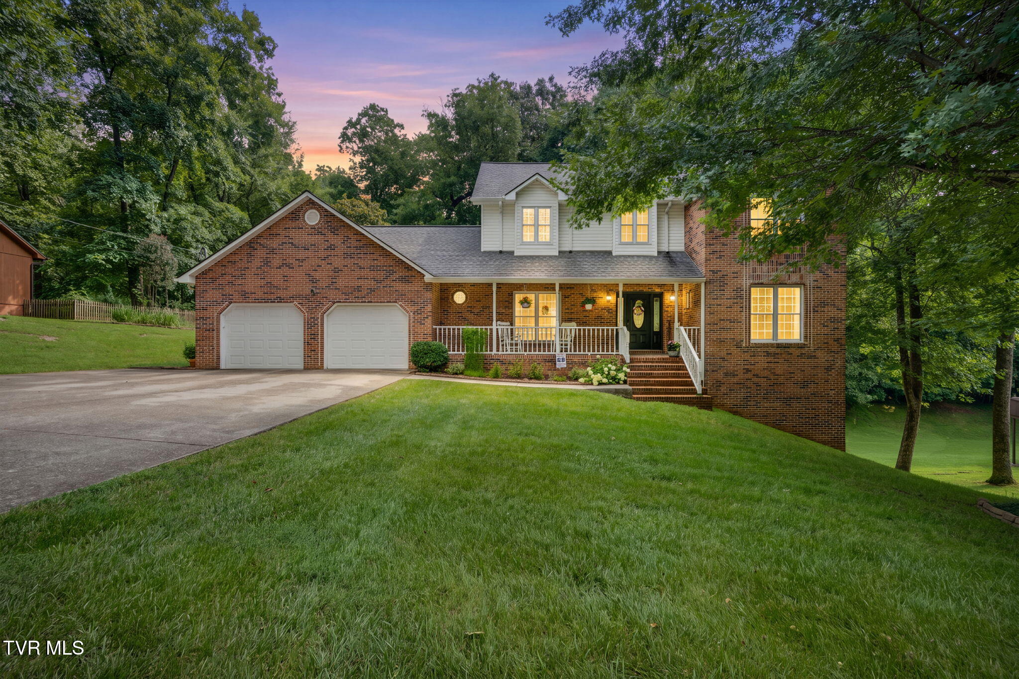 640 Woodland Drive — photo