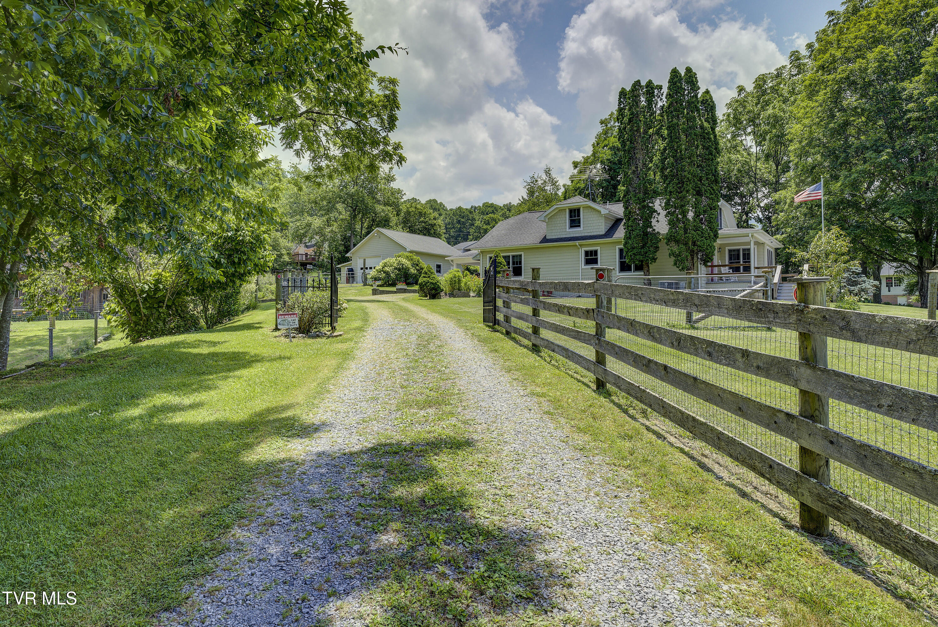 275 Heaton Creek Road — photo