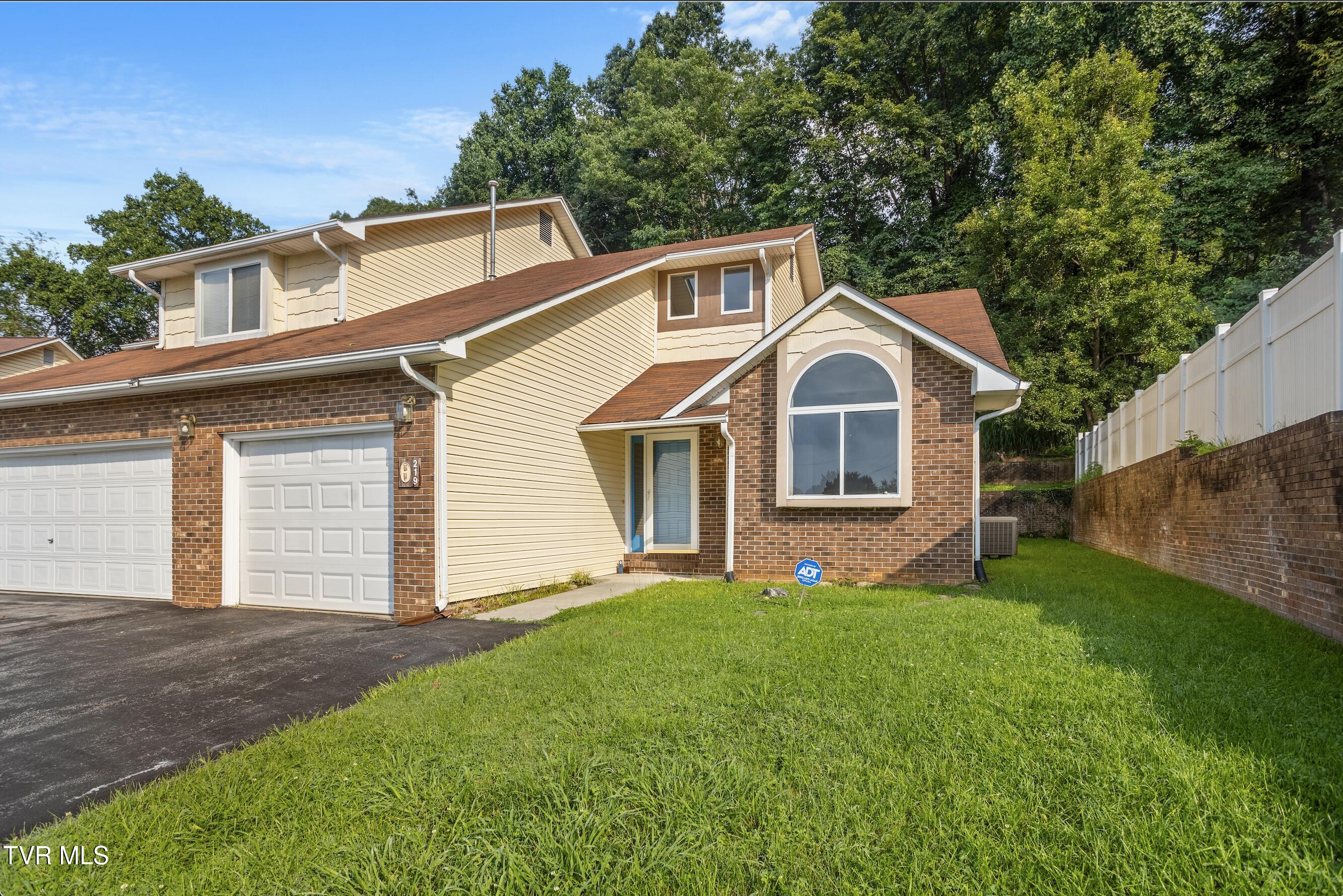 219 Buckingham Court — photo