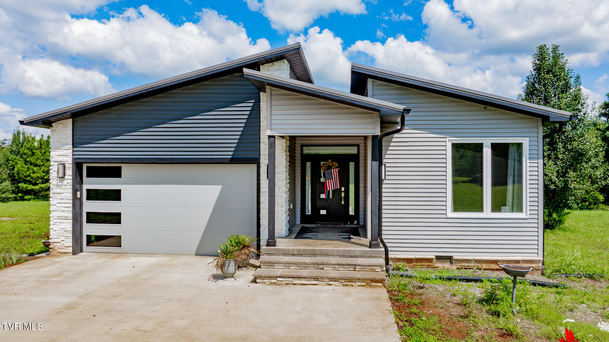 2232 Highway 321 — photo