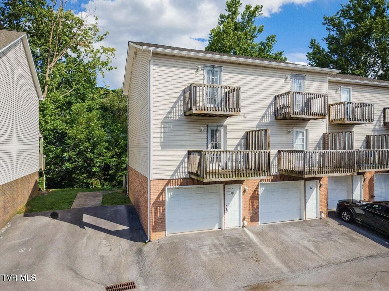 2305 South Greenwood Drive Unit 21 — photo