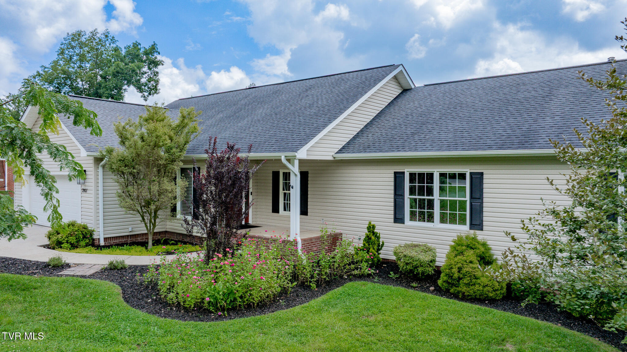 3907 Skyland Drive — photo