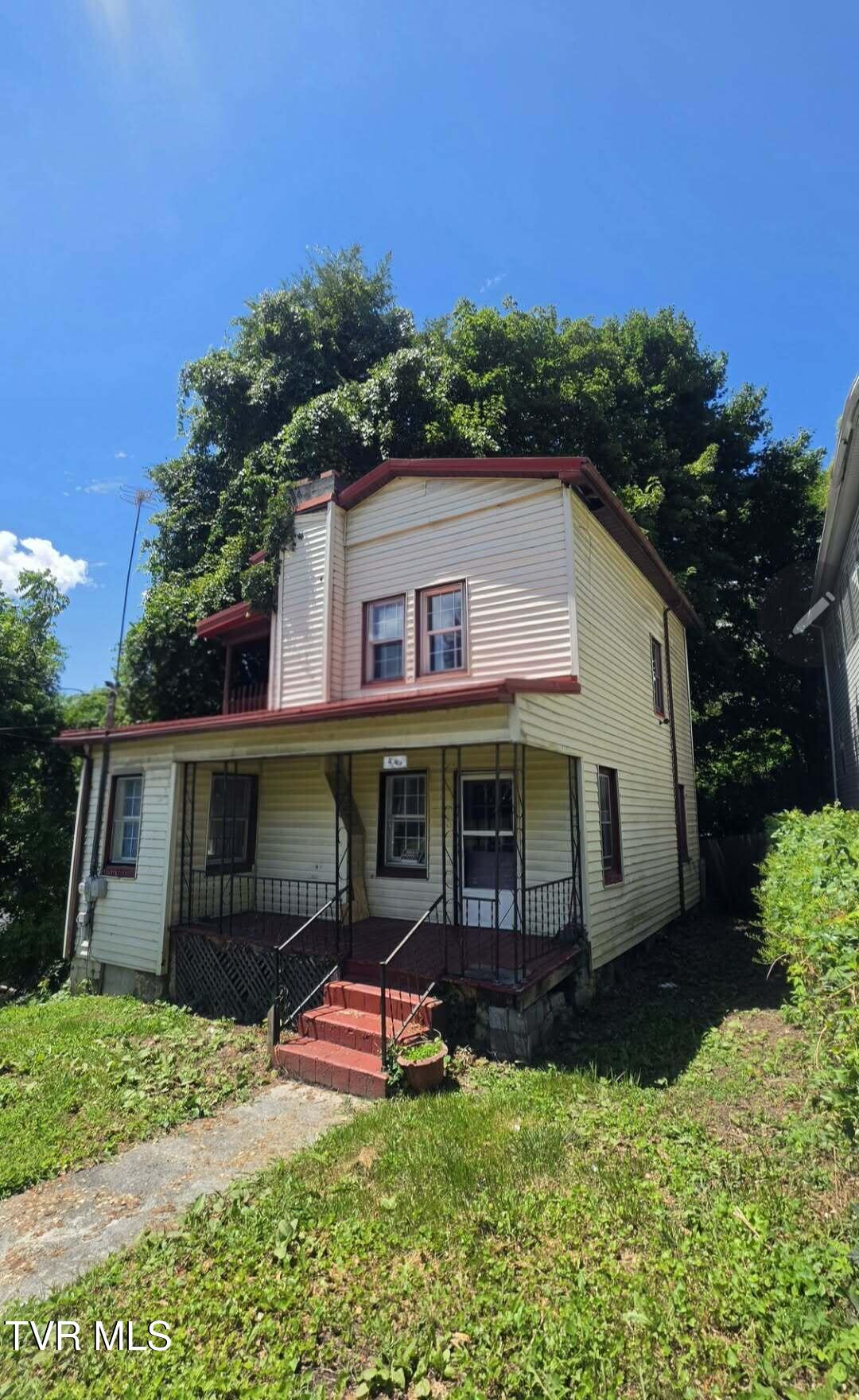 530 Northwest Oak Street — photo