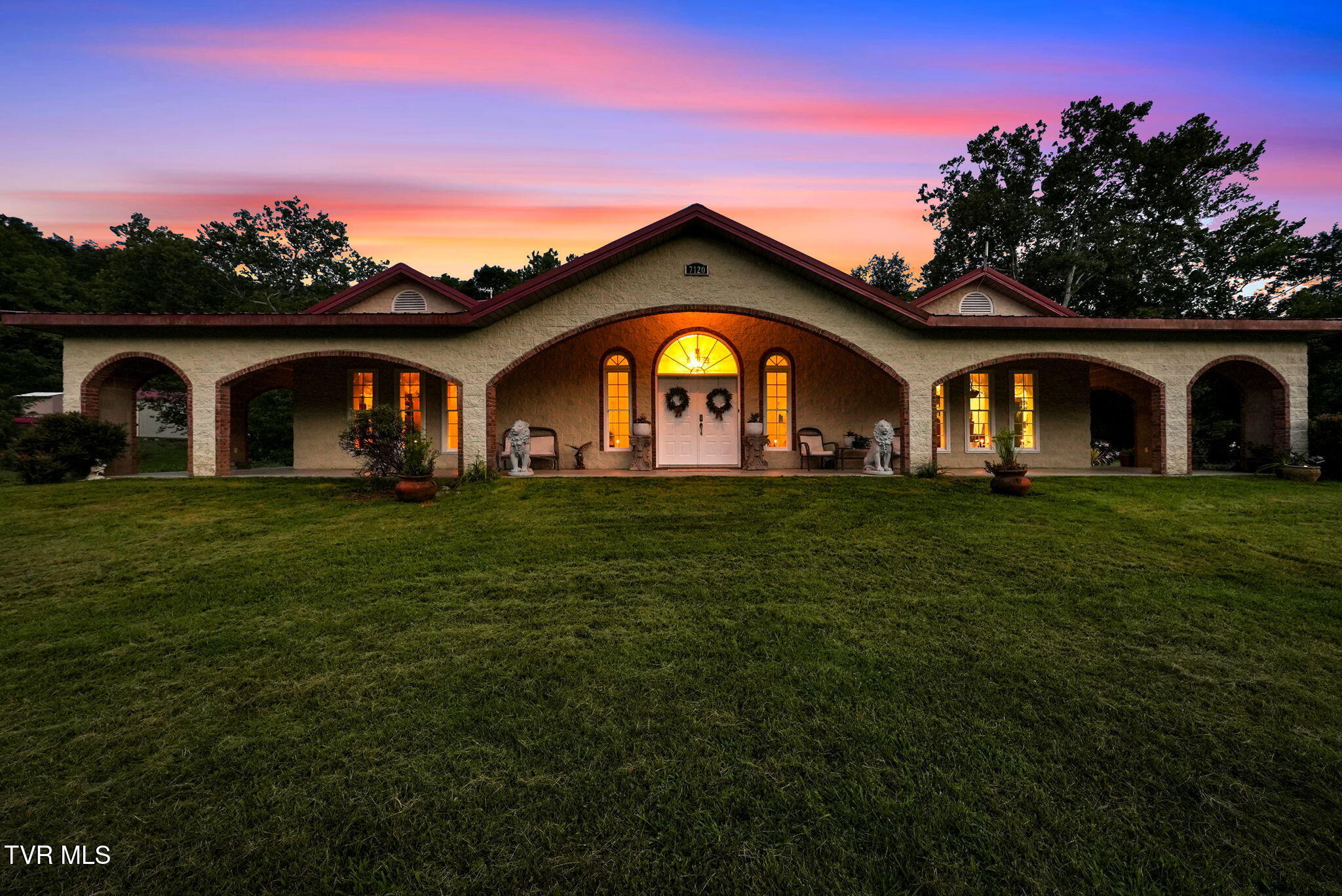7120 Moccasin Valley Road — photo