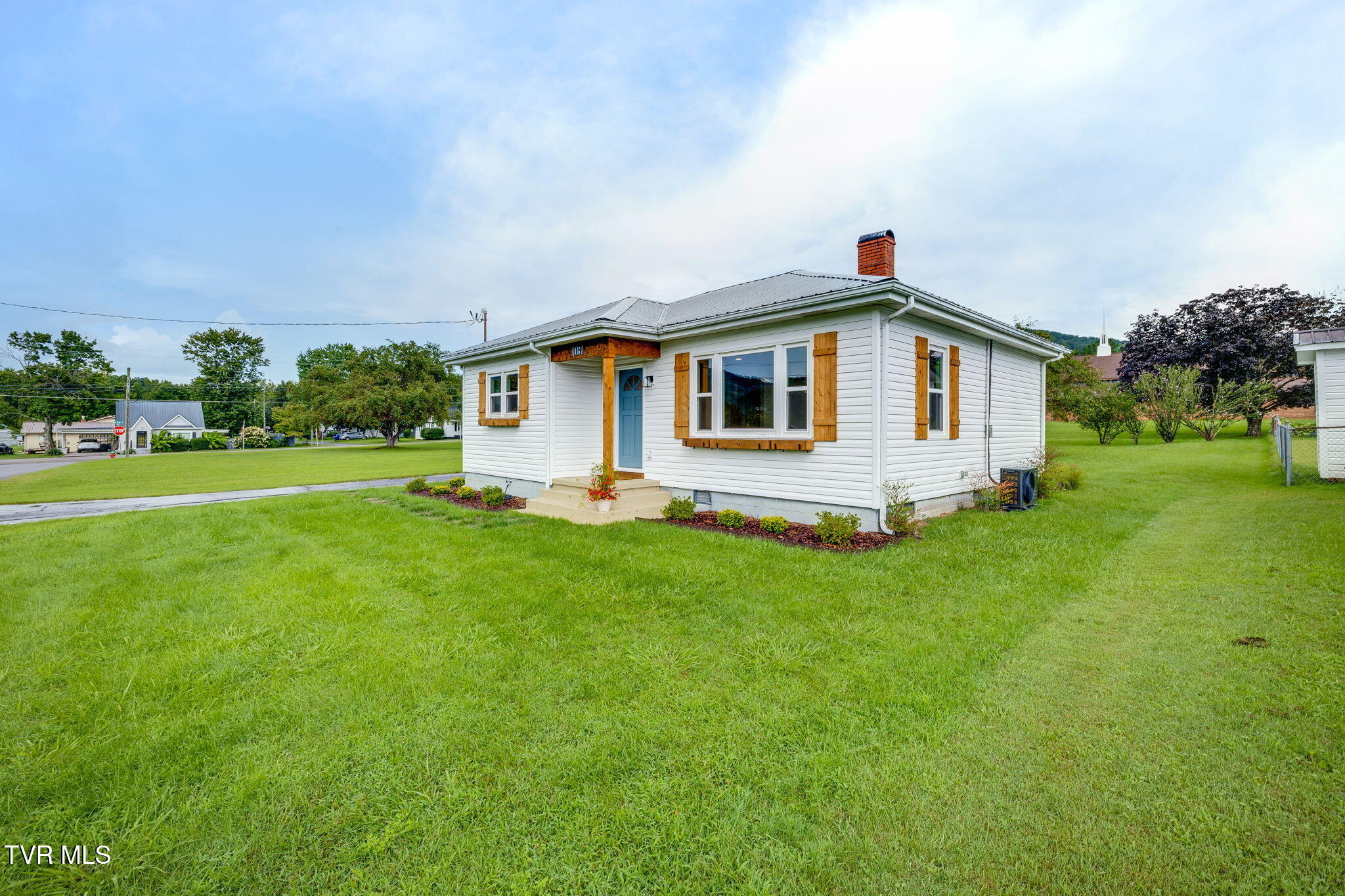 108 Witcher Street, Erwin, TN 37650 — photo 2