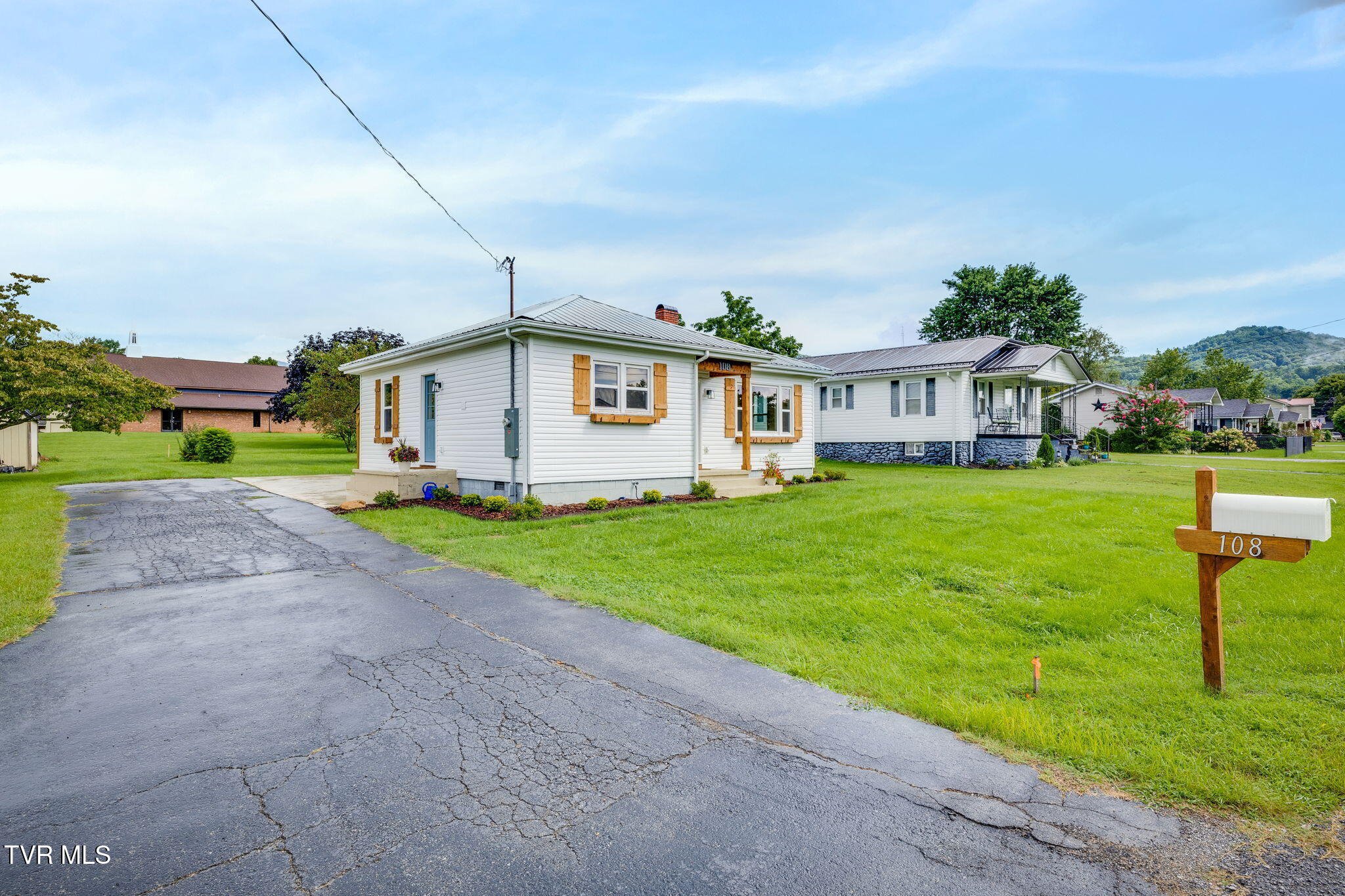 108 Witcher Street, Erwin, TN 37650 — photo 3