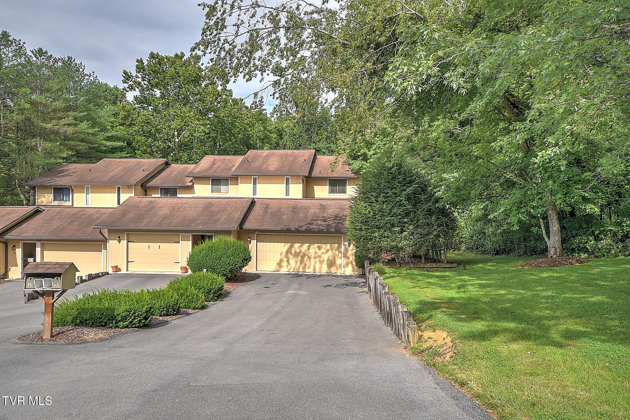 605 Redstone Drive 32 — photo