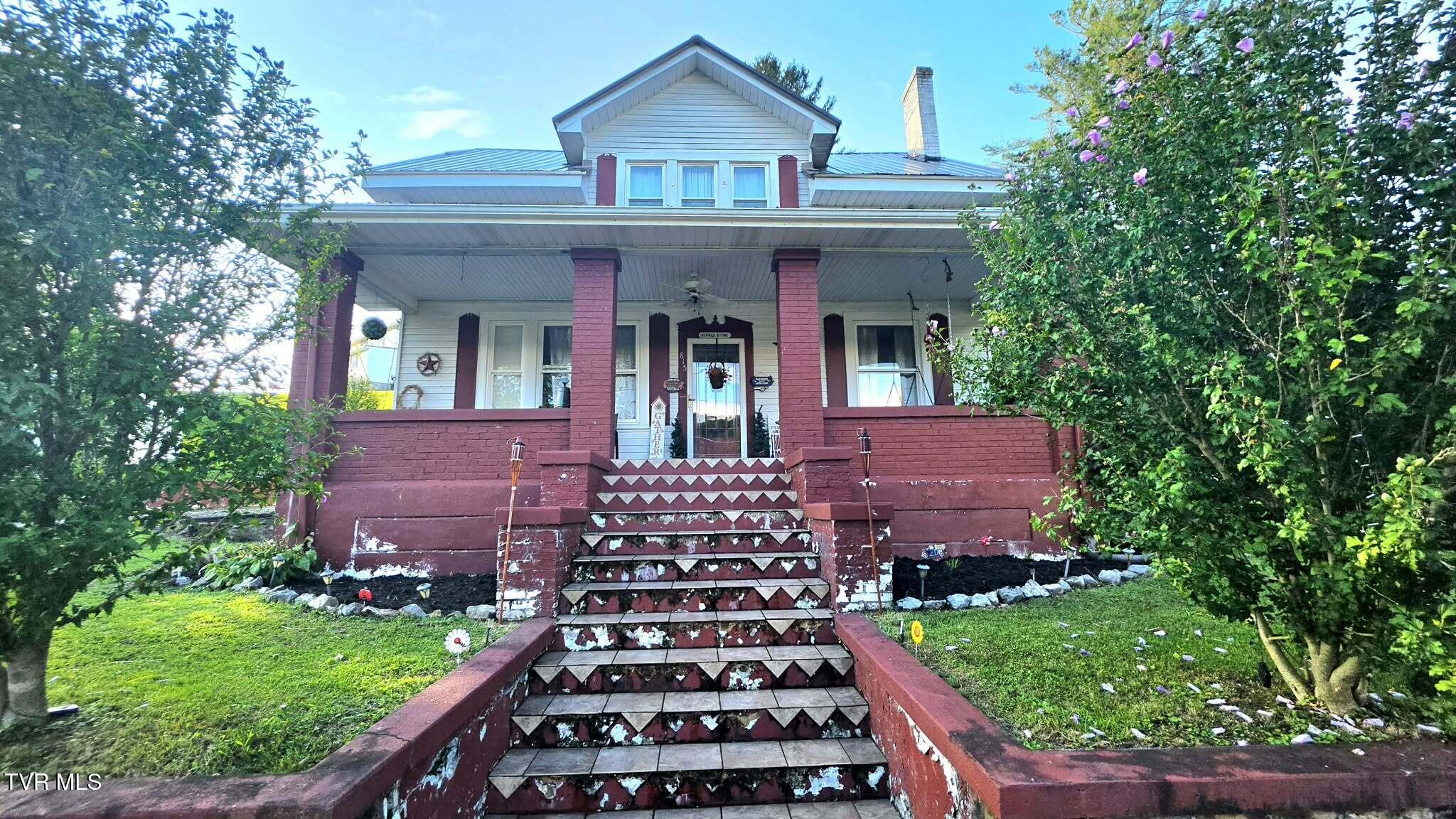 815 East Front Street — photo