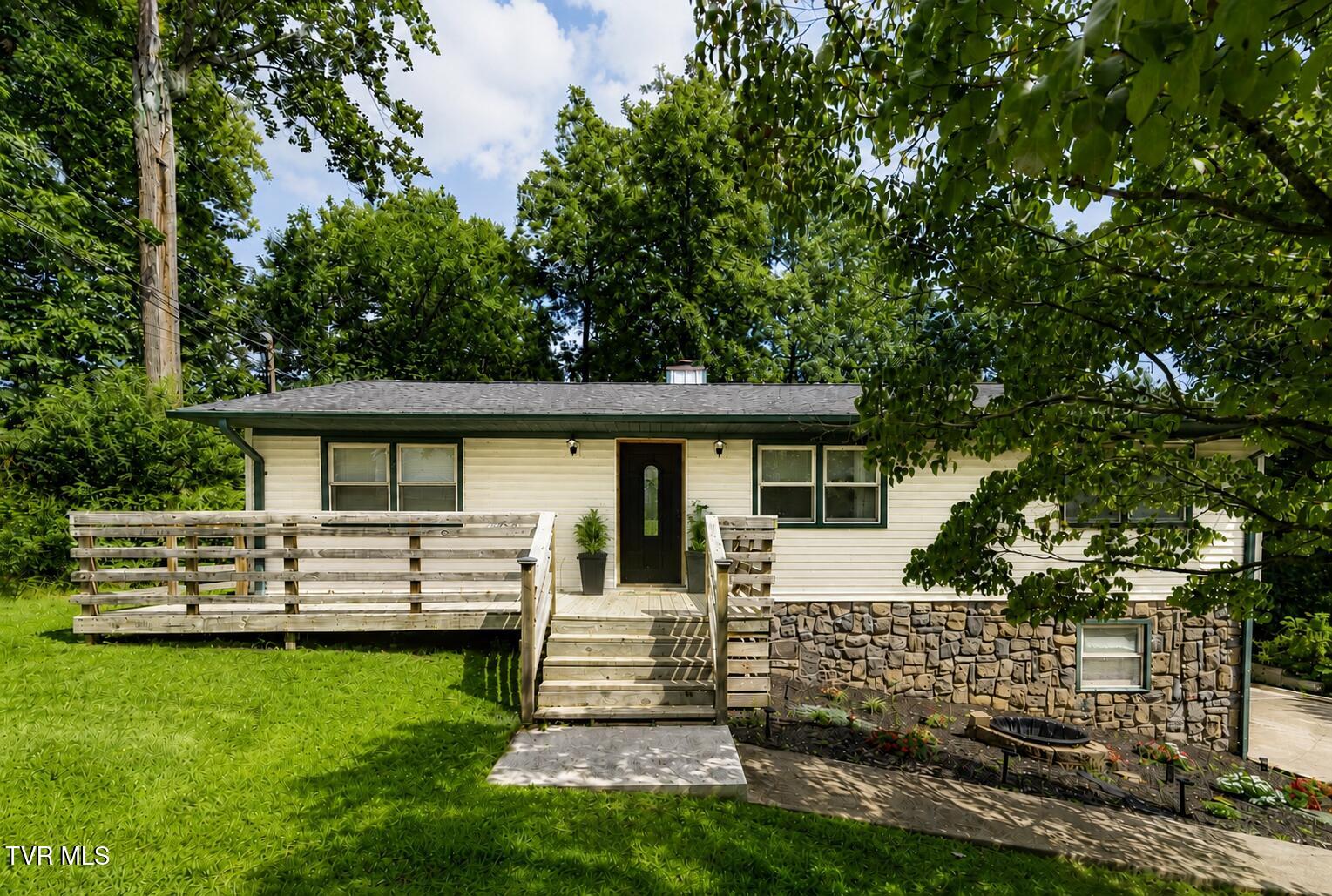 303 Clifftop Court — photo
