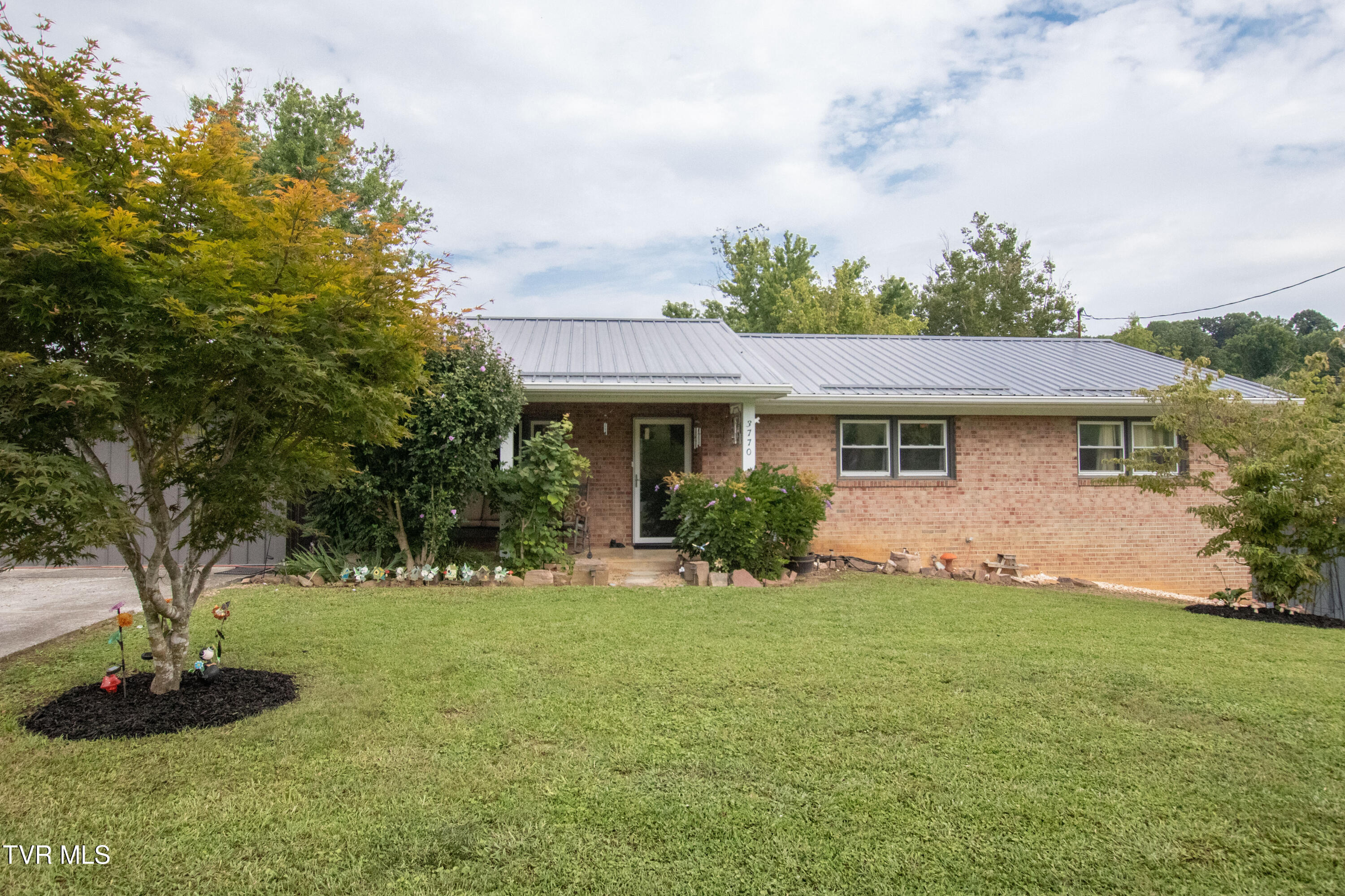 3770 Weaver Pike — photo