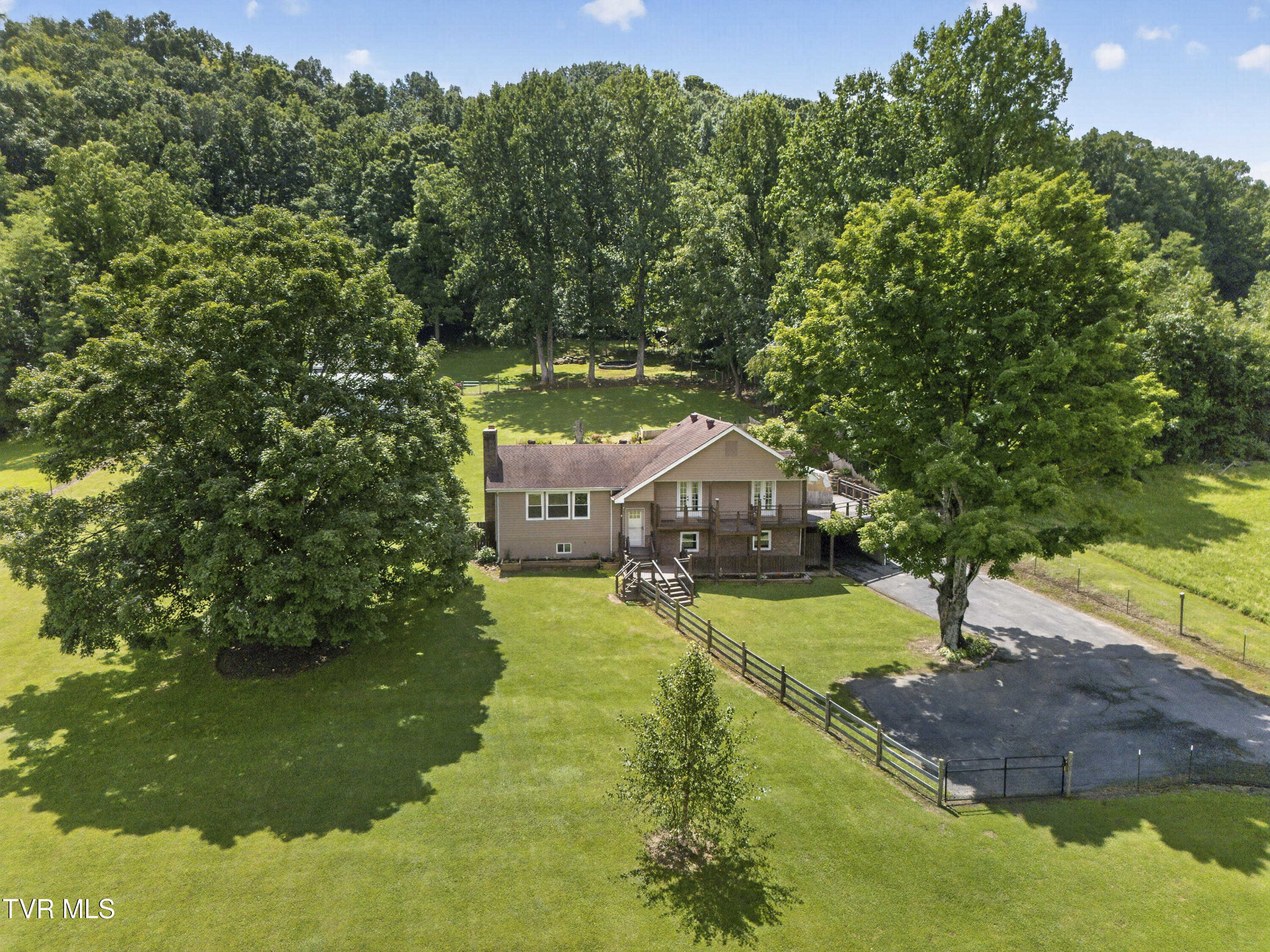 13422 Countiss Road — photo