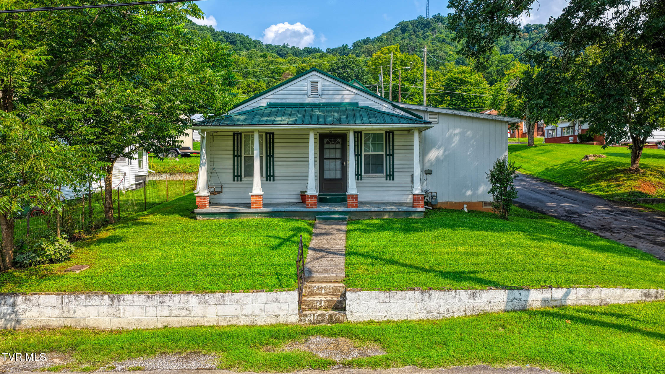 301 Clinch Street — photo