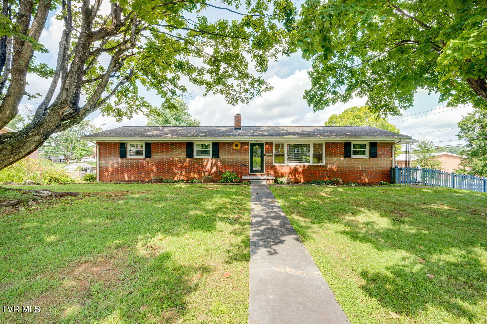 2400 Larkspur Drive — photo